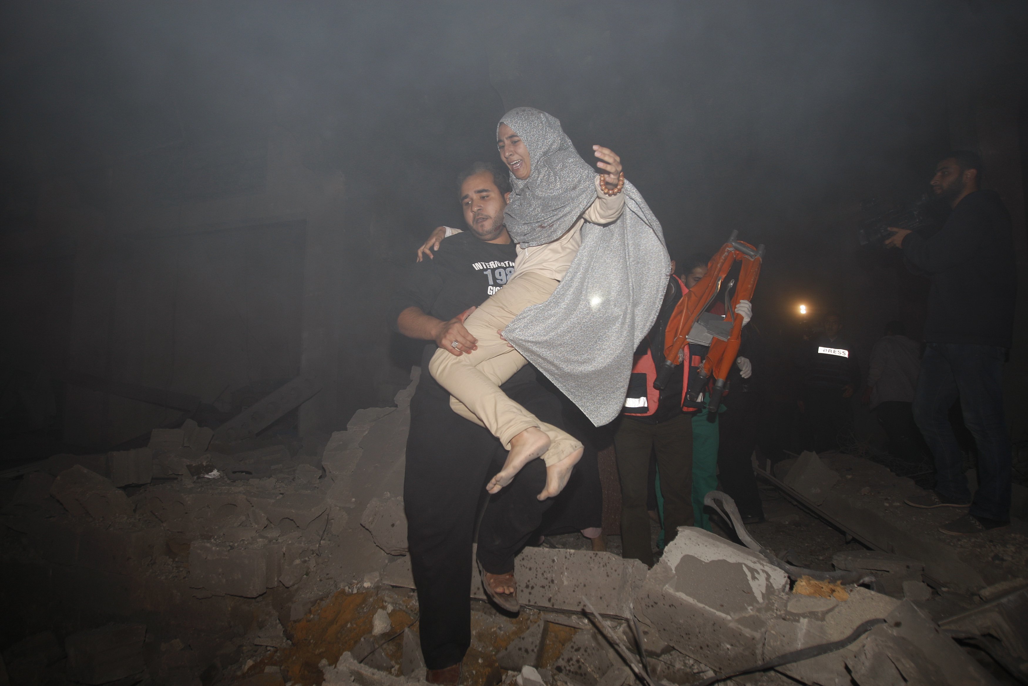 Ο πόλεμος μέσα από τα μάτια των ανθρώπων! Νεκρά βρέφη και τρομαγμένοι πολίτες της Παλαιστίνης και του Ισραήλ την ώρα των βομβαρδισμών
