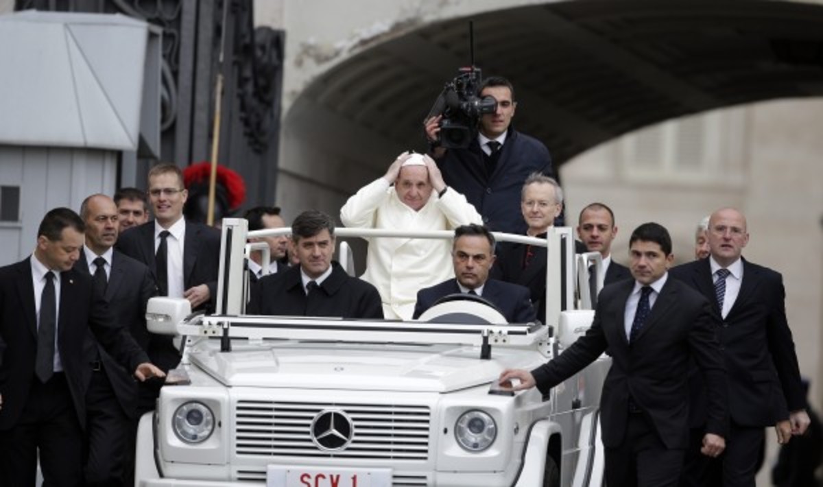 Ο Πάπας Φραγκίσκος επικρίνει την απληστία, τις εισοδηματικές ανισότητες και την παγκοσμοποίηση