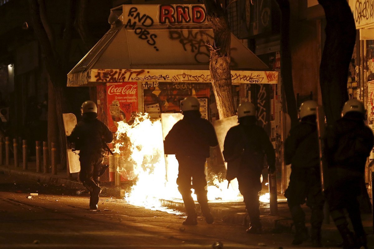 Σκοτωμός στη Βουλή για τα χθεσινά επεισόδια στην Αθήνα