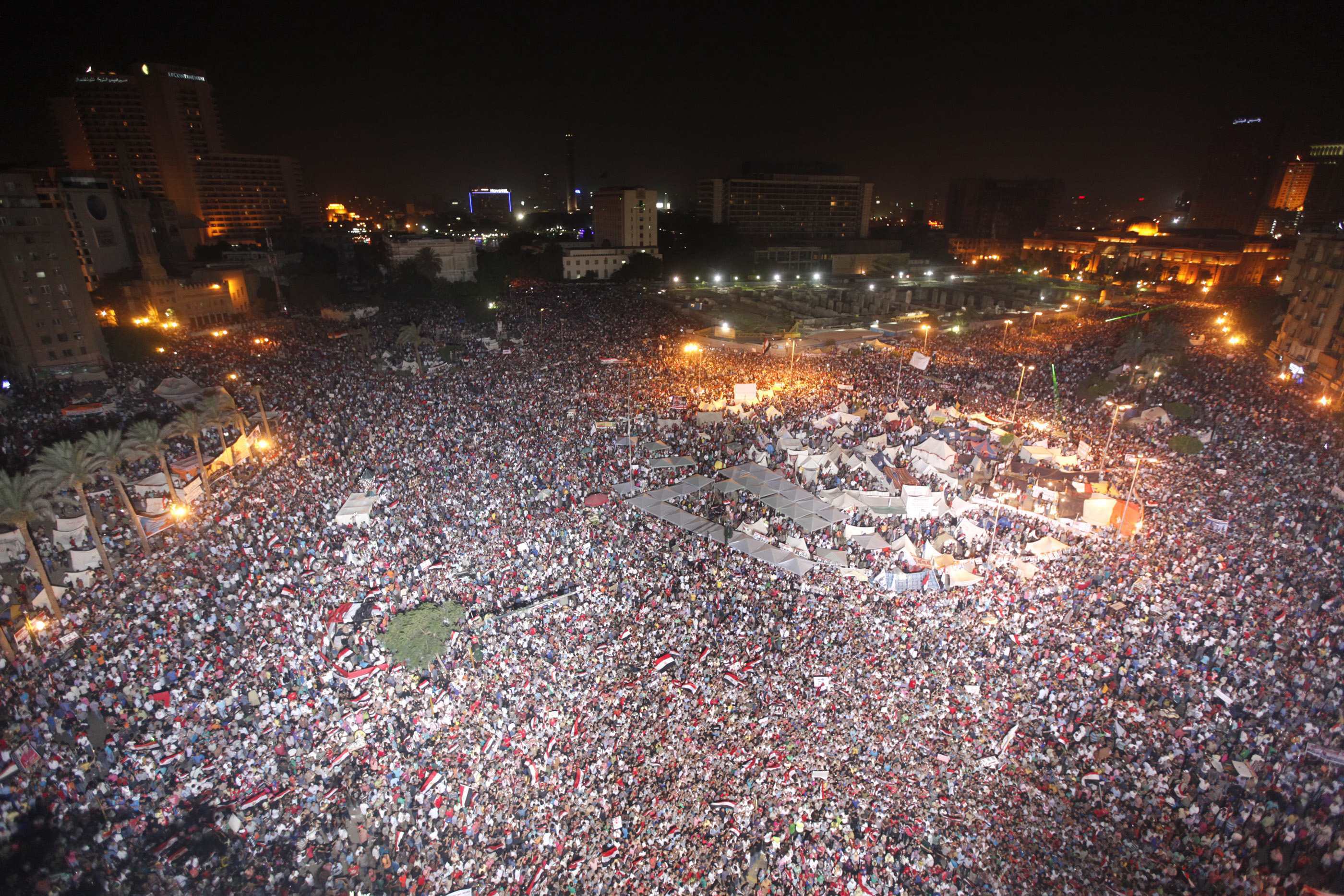Αίγυπτος: Αντικυβερνητικοί εισέβαλλαν στα γραφεία της μουσουλμανικής αδελφότητας