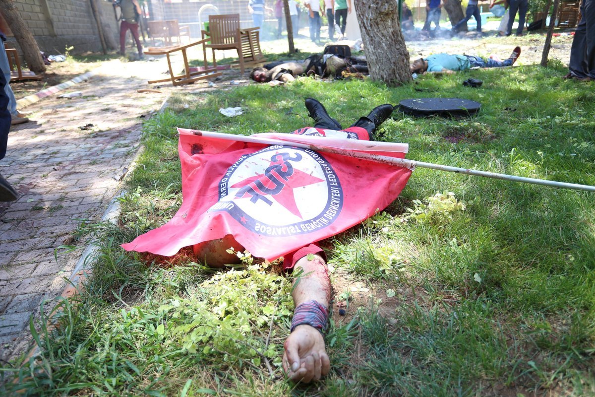 Μακελειό από επίθεση αυτοκτονίας στην Τουρκία – Εικόνες σοκ
