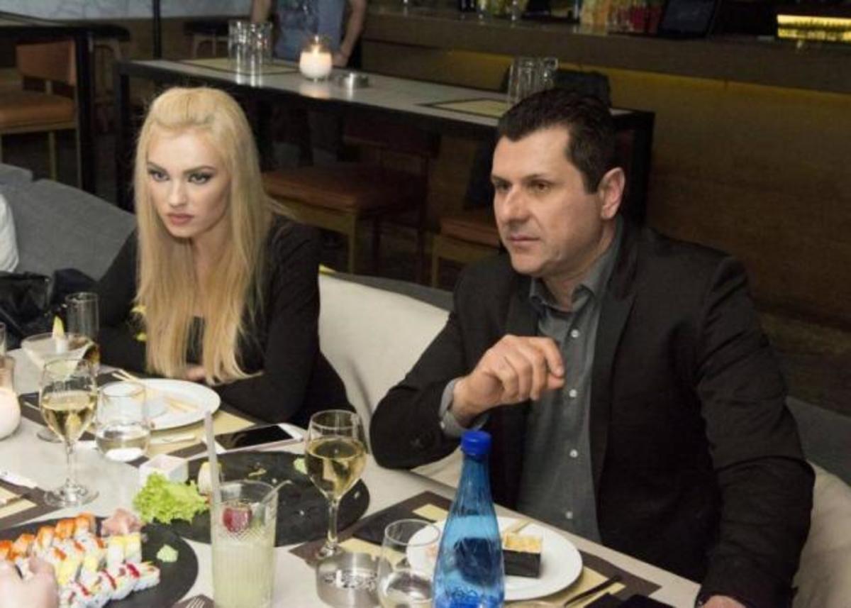 Βραδιά σούσι για την σέξι Τζούλια Νόβα και τον σύντροφό της!