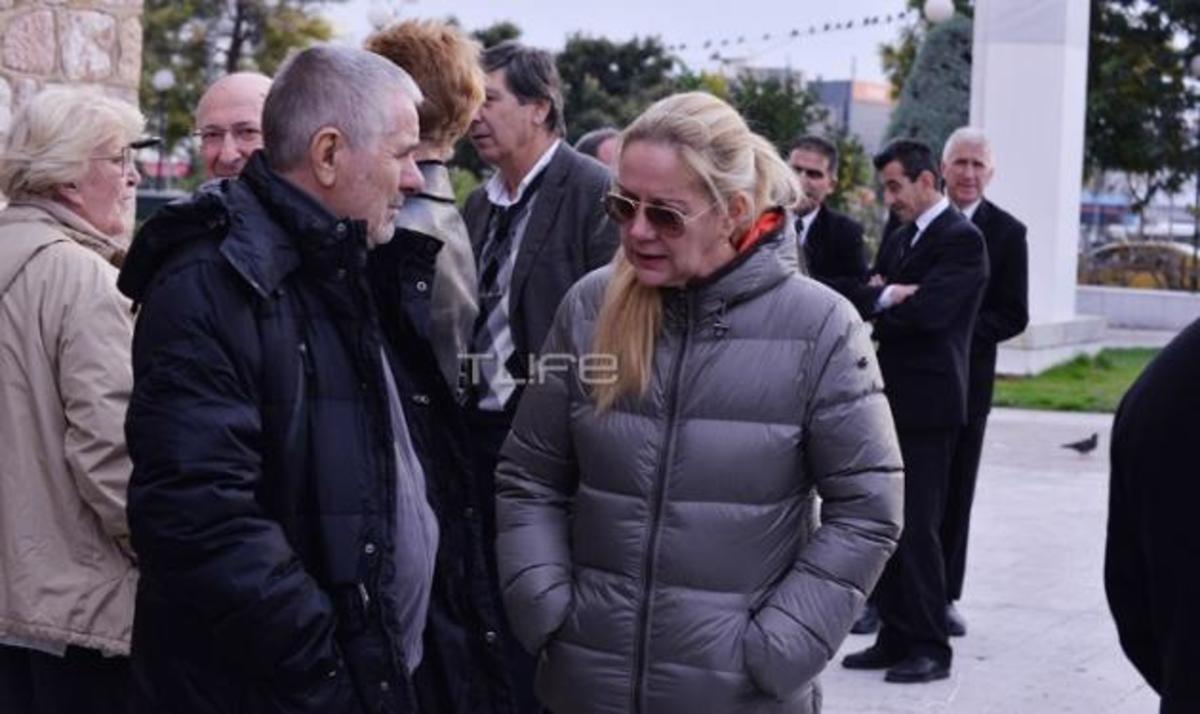 Λύγισαν οι φίλοι του Τόνυ Άντονυ στην κηδεία του