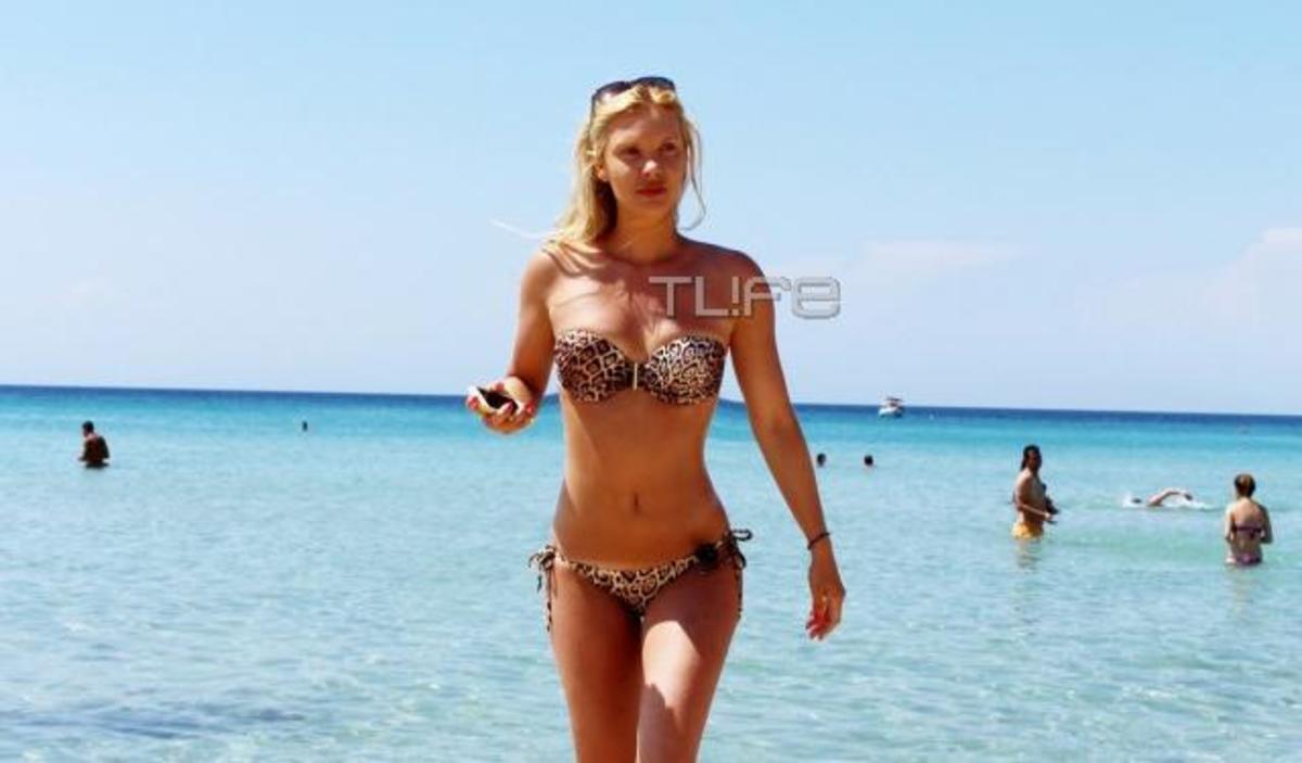 Χριστίνα Αλούπη: Τράβηξε όλα τα βλέμματα στη Χαλκιδική με το μικροσκοπικό μαγιό της!