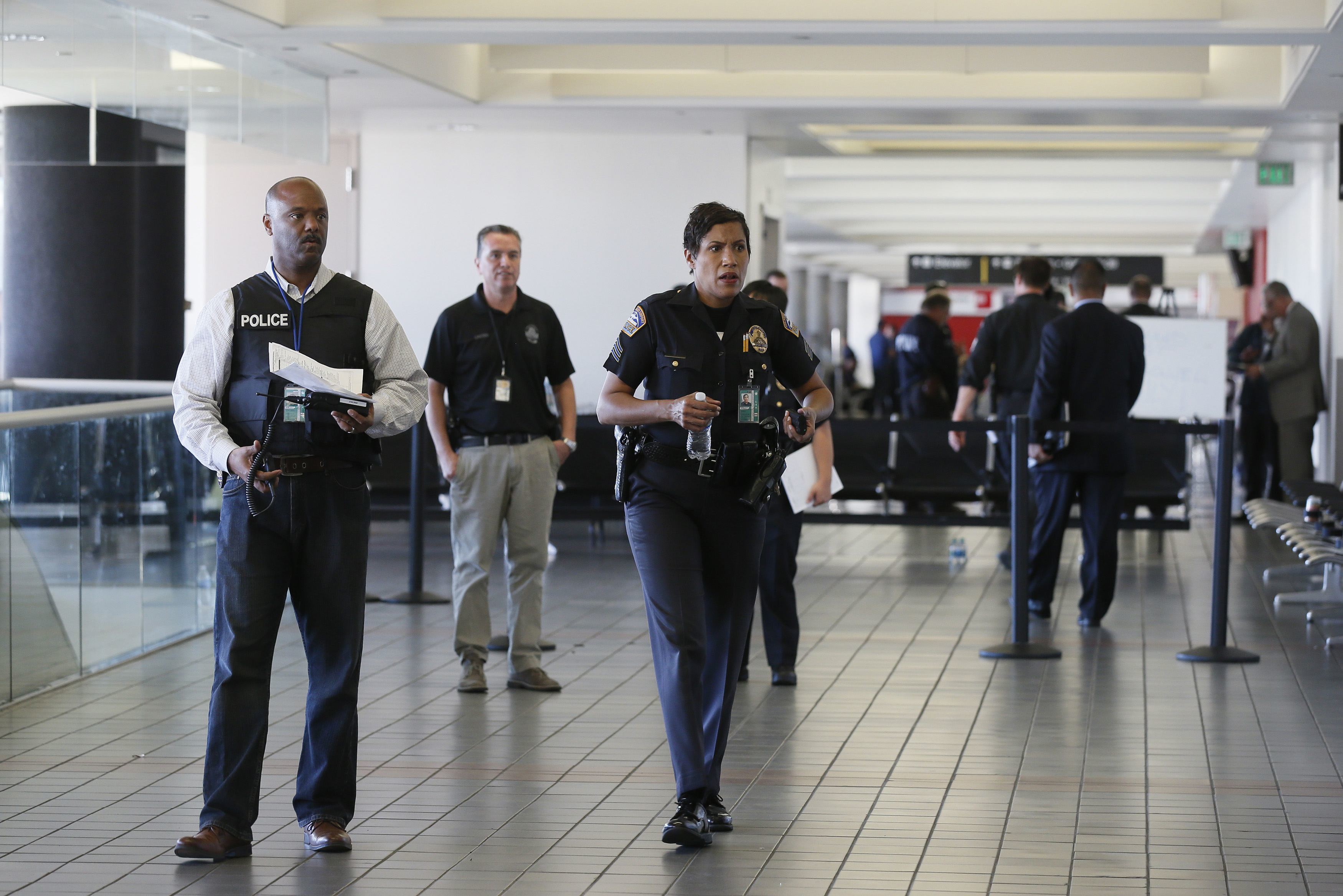 Βίντεο ντοκουμέντο από τη στιγμή των πυροβολισμών στο αεροδρόμιο του Λος Άντζελες