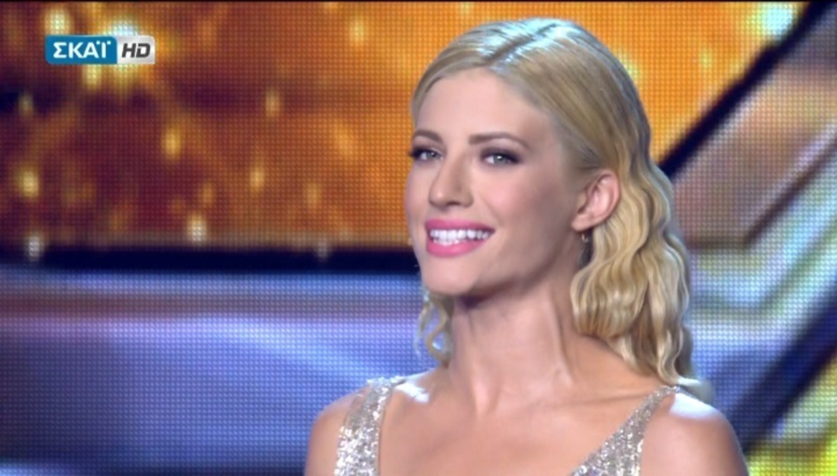 X Factor: Λαμπερή και σέξι η Ευαγγελία Αραβανή στη σκηνή του show!