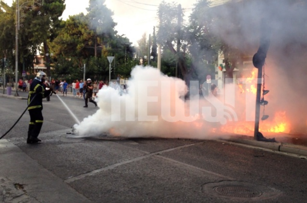 Φωτιές και χημικά στο δρόμο, όπου έχασε τη ζωή του ο 19χρονος Θανάσης