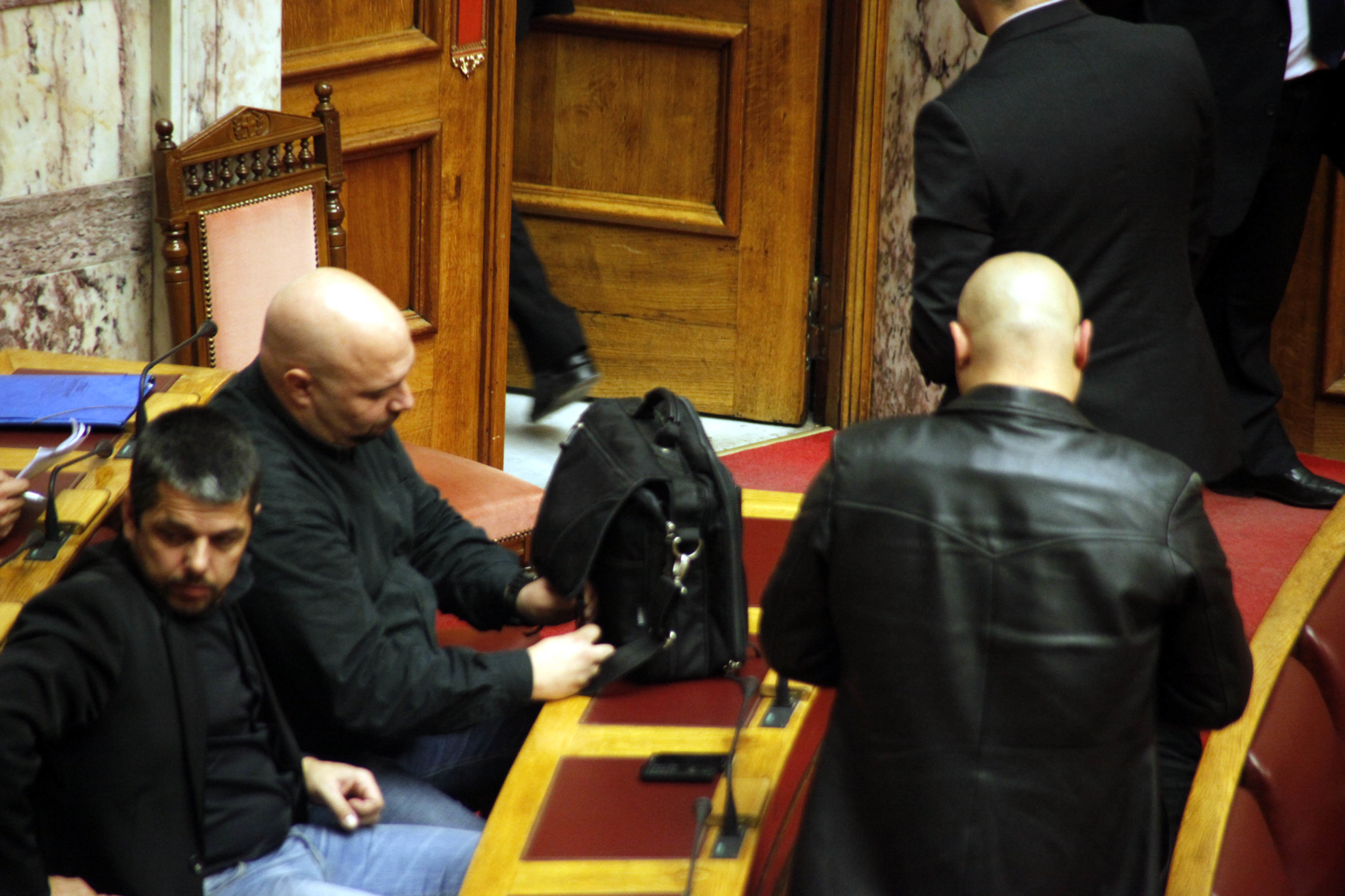 Το πρόβλημα είναι να τεθεί εκτός νόμου η Χ.Α κύριε Βενιζέλο;