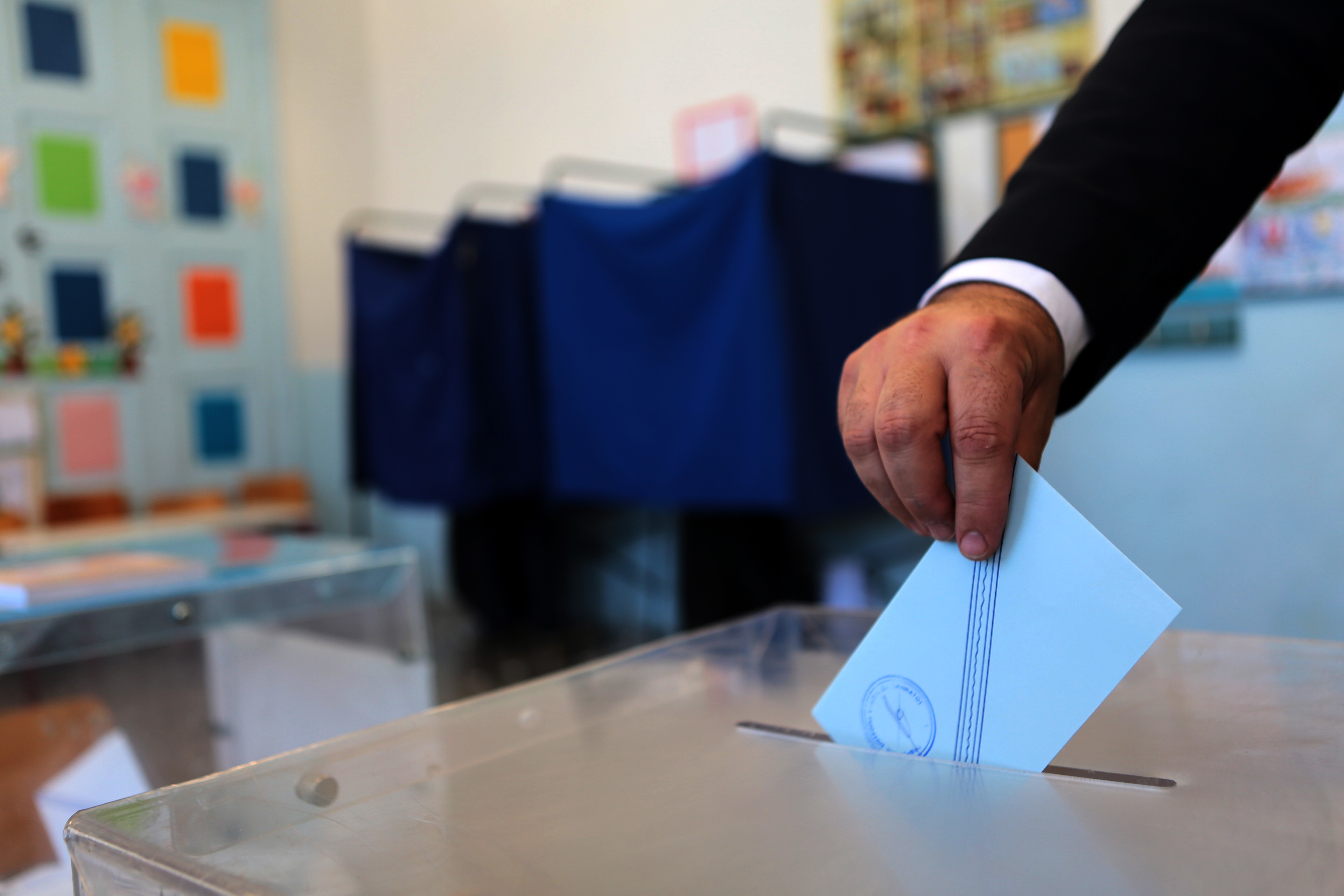 Ανατροπή δεδομένων φέρνουν τα exit poll σε περιφέρεια Αττικής και δήμους Αθηναίων και Πειραιά