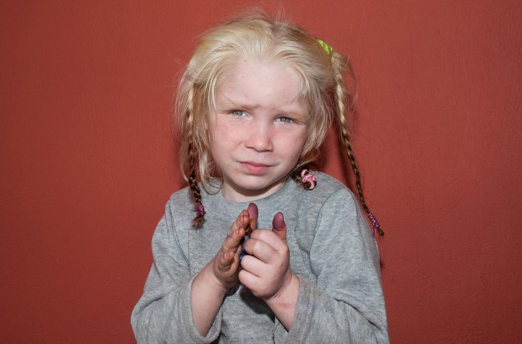 Ψάχνουν τους γονείς του μικρού κοριτσιού, που κρατούσαν τσιγγάνοι στα Φάρσαλα