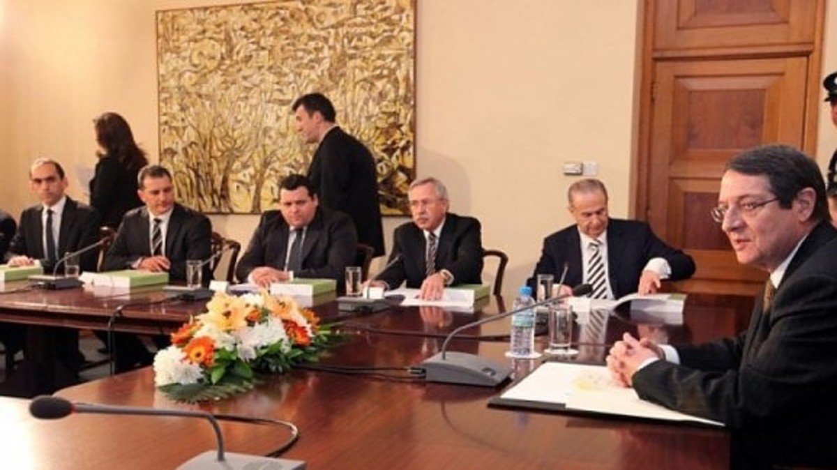Σε μνημονιακό πανικό η κυβέρνηση – Έκτακτη συνάντηση ΠτΔ με Υπουργό Οικονομικών – Αύριο συνέρχεται και το Υπουργικό