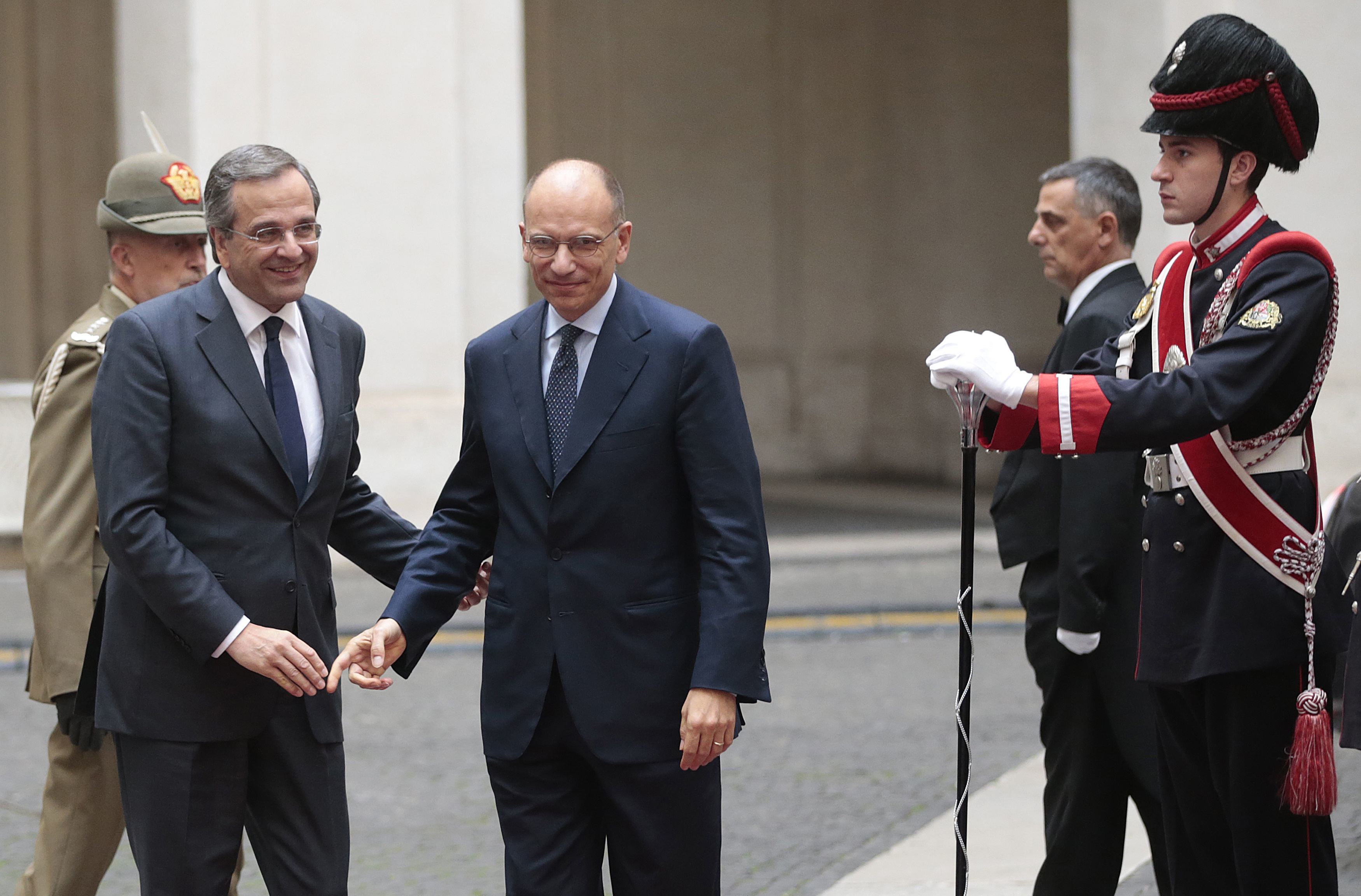 ΦΩΤΟ REUTERS - Ο Αντώνης Σαμαράς με τον ιταλό πρωθυπουργό