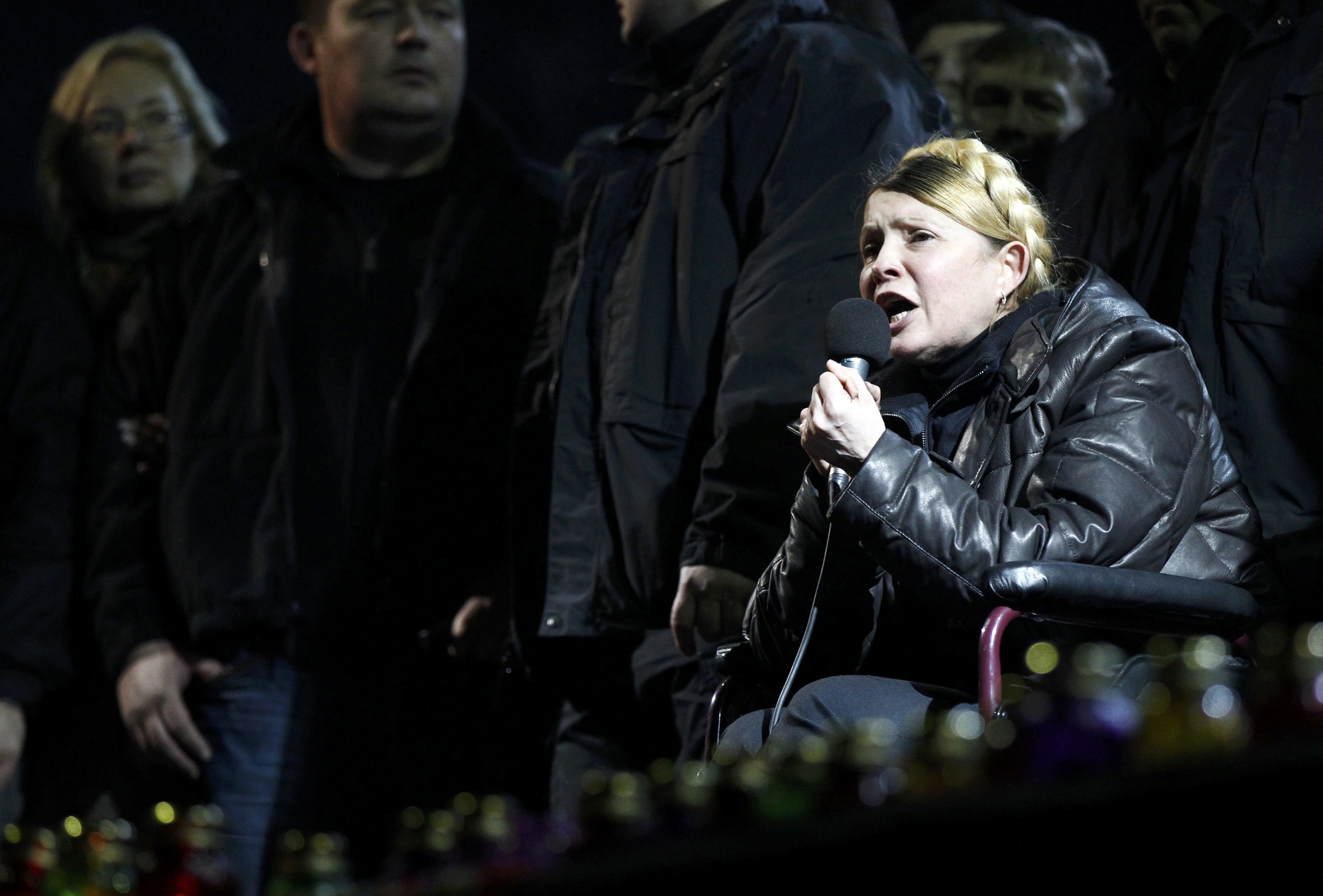 Ηγετική εμφάνιση Τιμοσένκο στην πλατεία Ανεξαρτησίας: “Συνεχίστε τις κινητοποιήσεις!” – Ο Γιανουκόβιτς προσπάθησε να διαφύγει στη Ρωσία