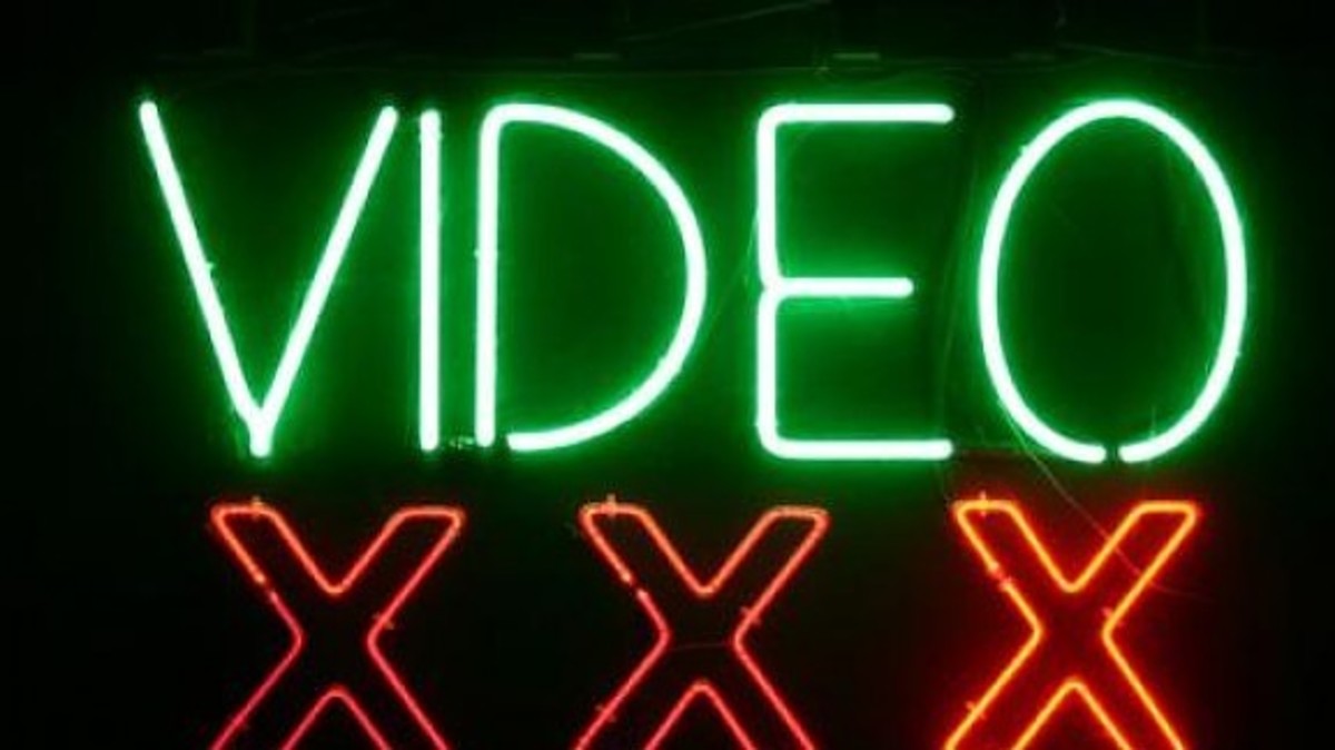 Τα παρατάει ο βασιλιάς της βιομηχανίας πορνό!