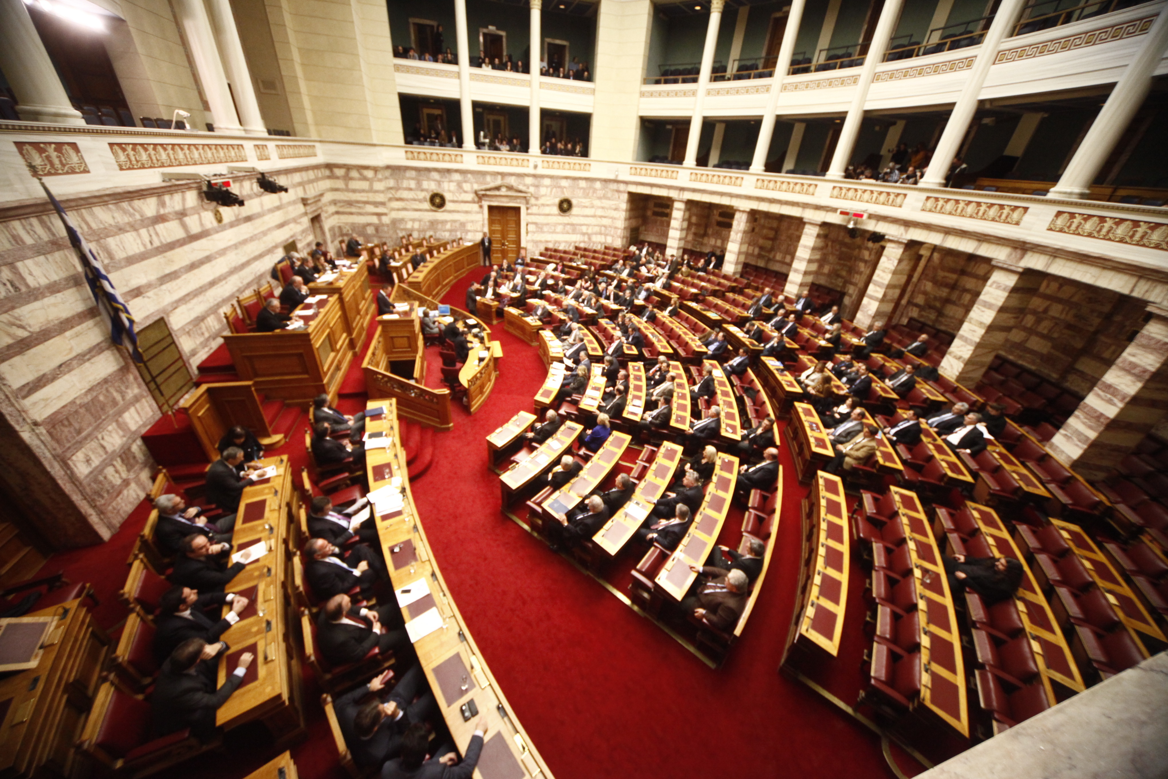 Αναστέλλονται άμεσα προνόμια βουλευτών που παραπέμπονται σε δίκη για κακούργημα ή ορισμένα πλημμελήματα