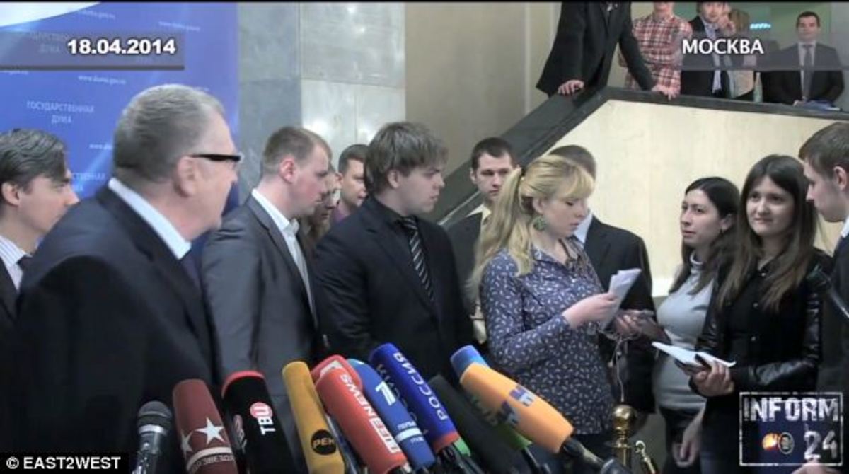 Ο Ζιρινόφσκι ζήτησε από τους βοηθούς του να βιάσουν έγκυο δημοσιογράφο γιατί δεν του άρεσε η ερώτηση!