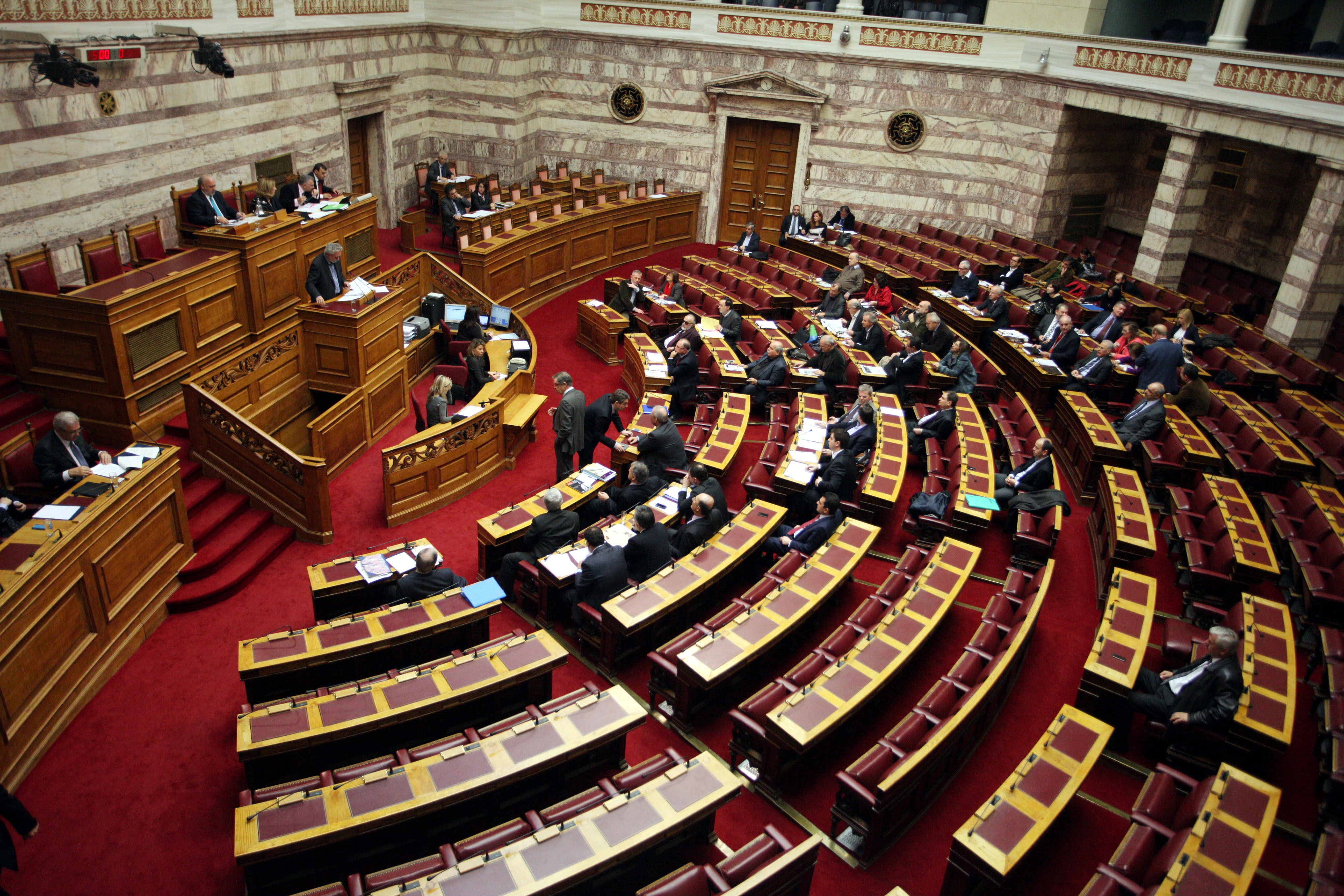 “Θέλετε να εξαφανίσετε το ΠΑΣΟΚ από τη Βουλή” – “Το κάνει μόνος του ο Βενιζέλος…”