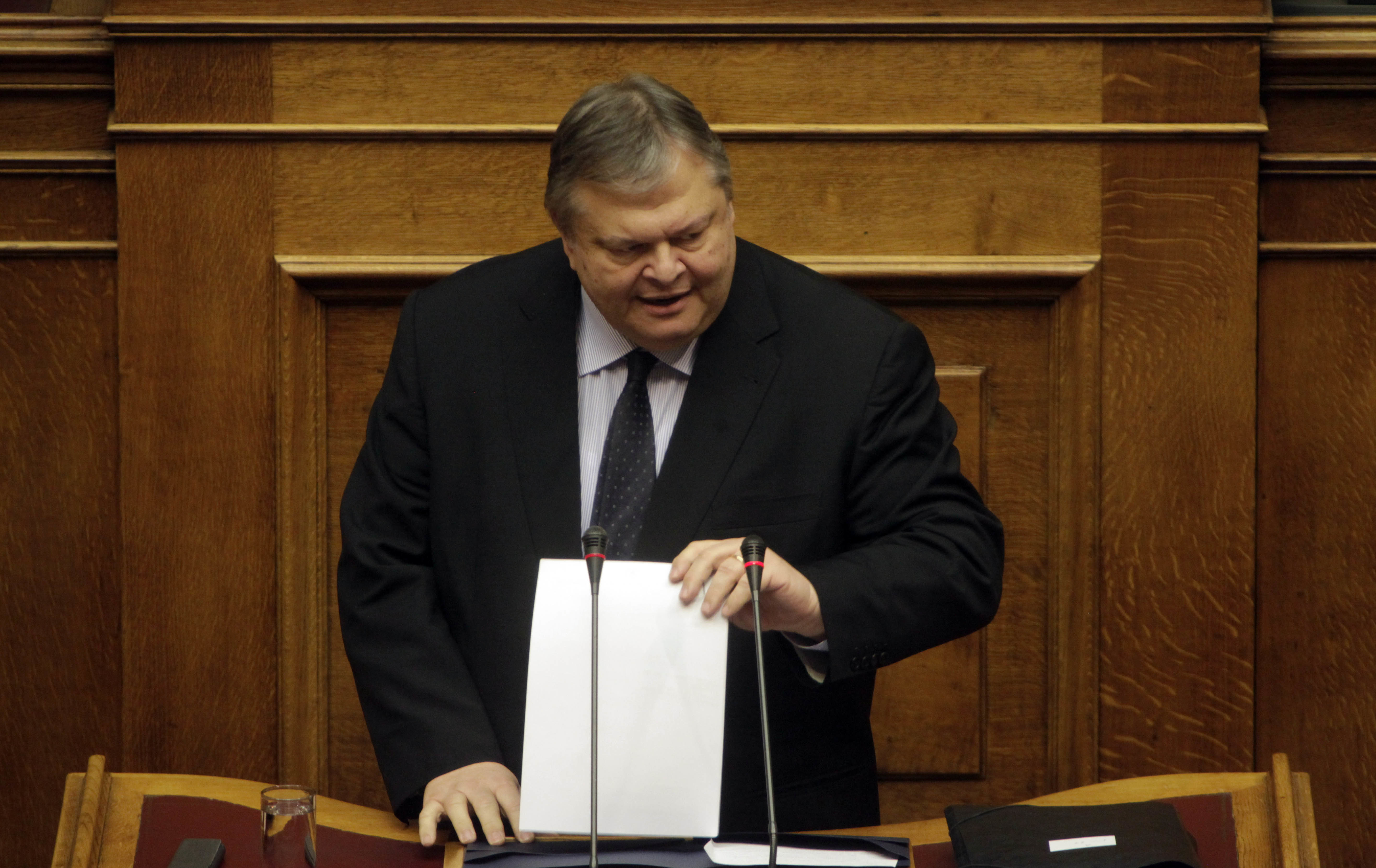 Βενιζέλος: Συκοφαντείτε και εξυπηρετείτε συμφέροντα – “Σας βλέπω ενθουσιασμένους! Πήρατε γενόσημα;” – Τσίπρας: Ο Σαμαράς άφησε έρμαιο τον Βενιζέλο