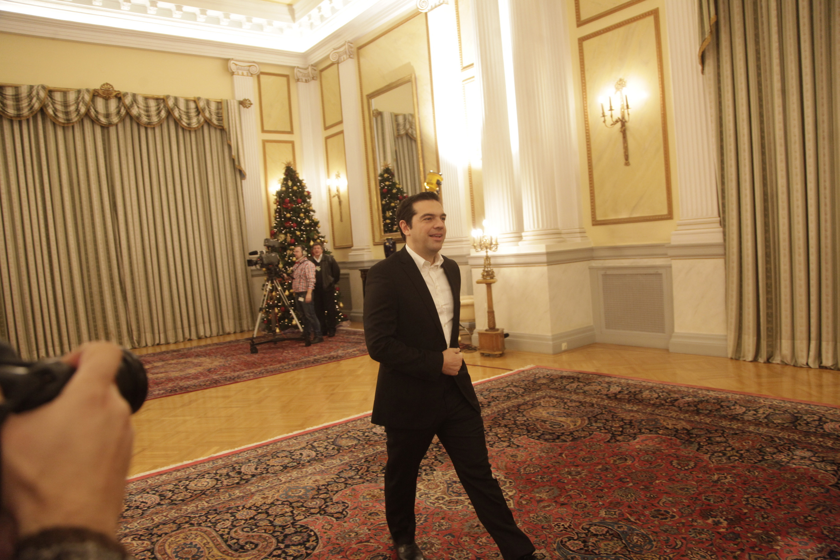 ΝΔ: Ο ΣΥΡΙΖΑ είναι επικίνδυνος για την δημοκρατία – ΣΥΡΙΖΑ: Είστε σε πολιτική παράκρουση