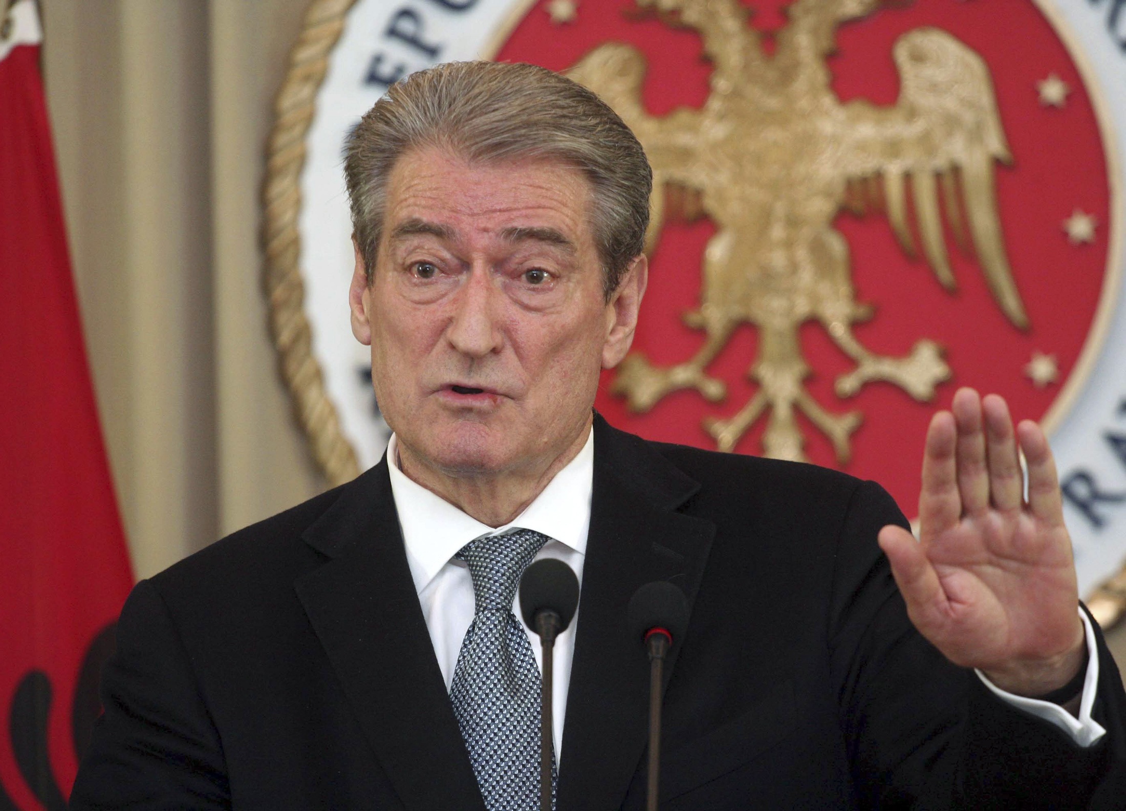 Δεν κάνει πίσω ο Μπερίσα – “Θα τιμωρήσω παραδειγματικά την αντιπολίτευση”, λέει