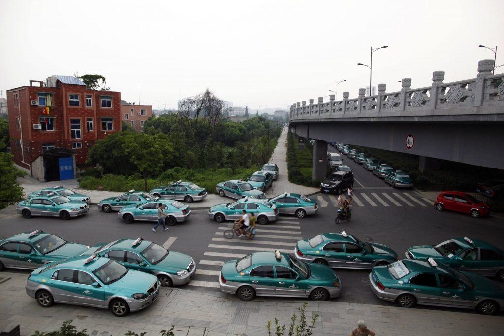 Κίνα:Οι ταξιτζήδες απεργούν για φθηνότερες άδειες!