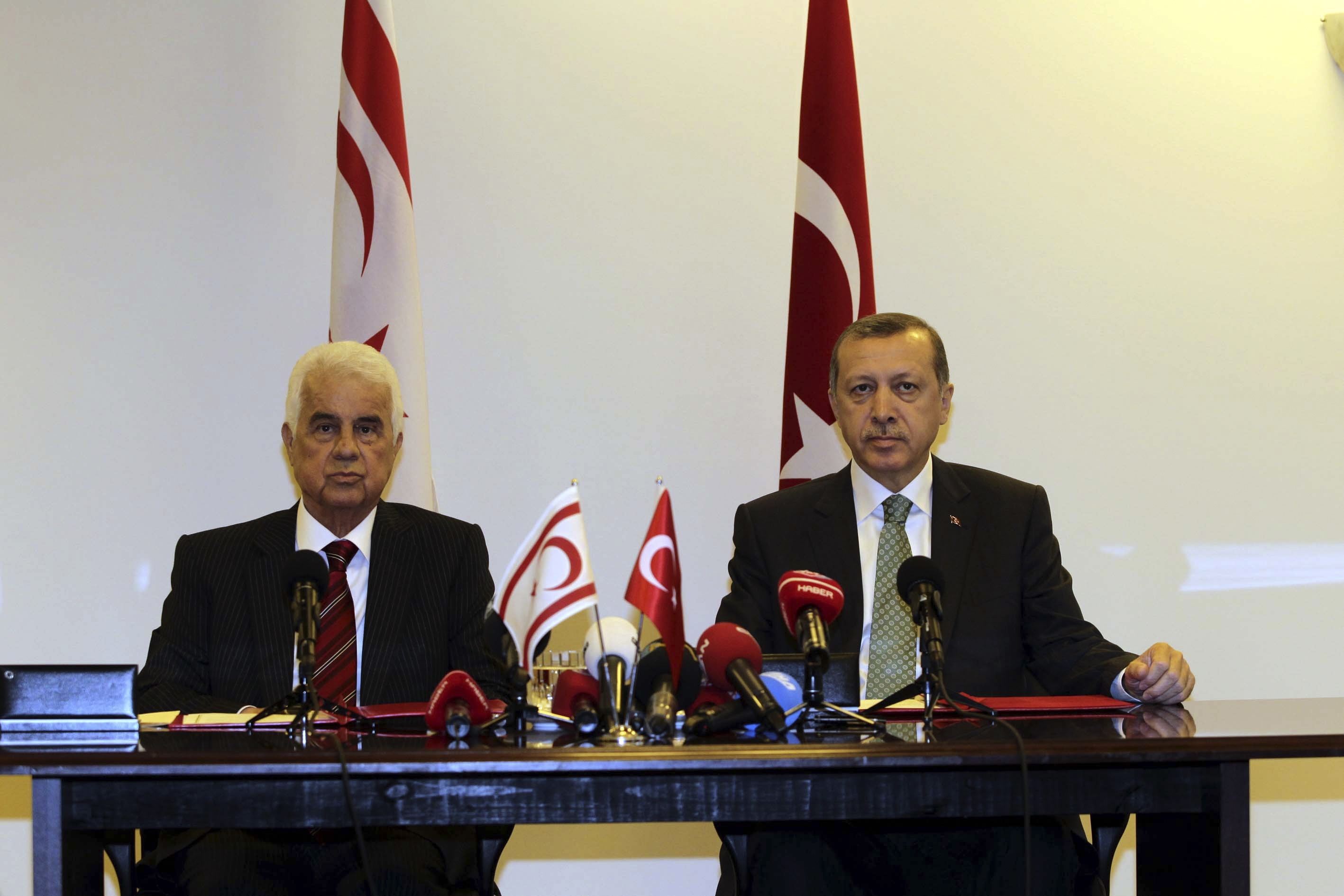 Θυμήθηκαν την επίλυση του Κυπριακού για να σταματήσουν τις έρευνες στην Κύπρο