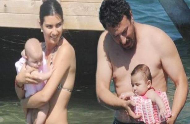 Οι διακοπές της ΑΣΙ με τα δίδυμα μωρά της!