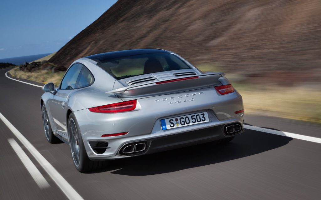 Η Porsche βάζει την 911 στην πρίζα