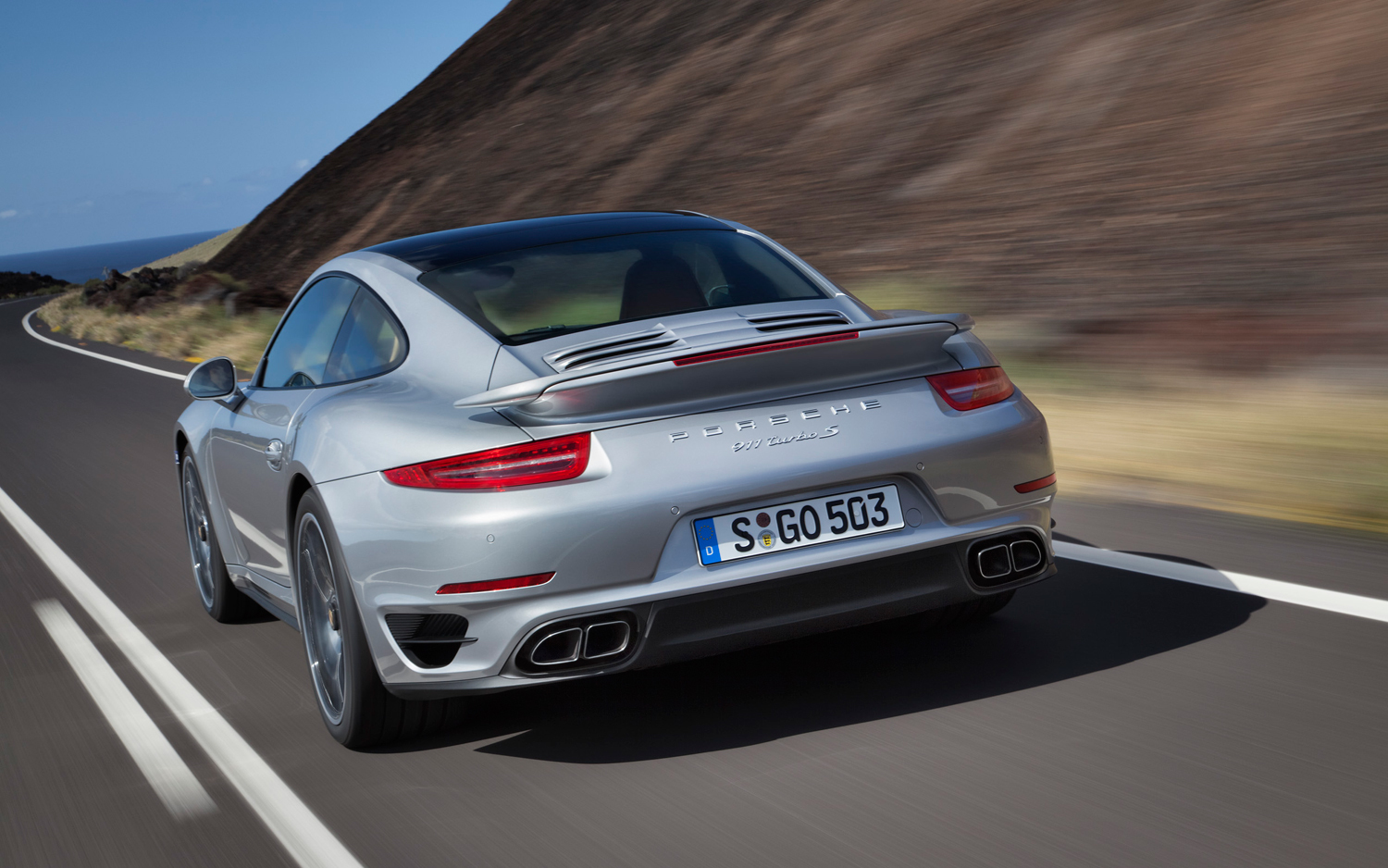 Η Porsche βάζει την 911 στην πρίζα