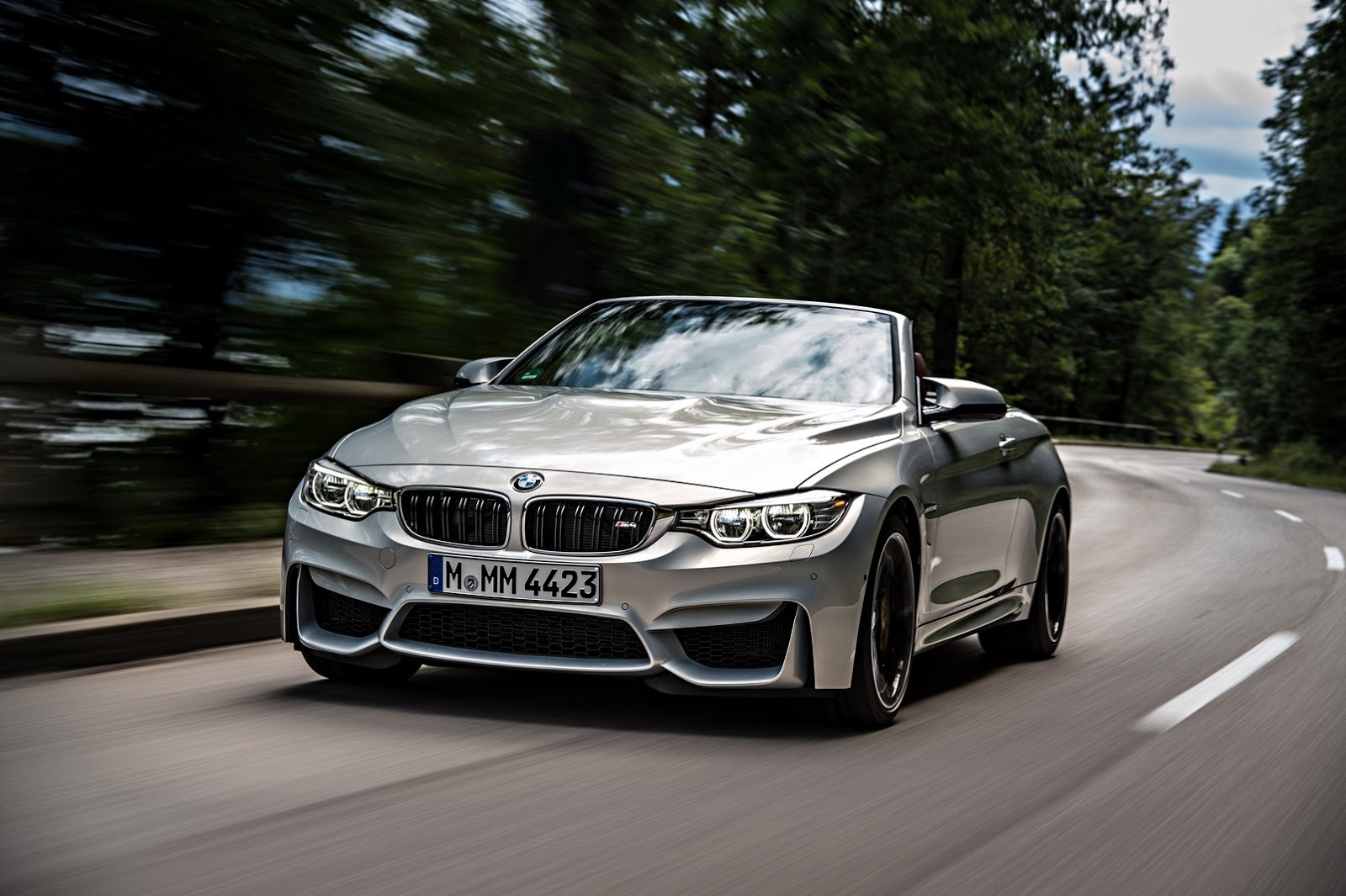 Αυτή είναι η νέα BMW M4 Cabrio – Πόσο θα κοστίζει στη χώρα μας; (VIDEO)