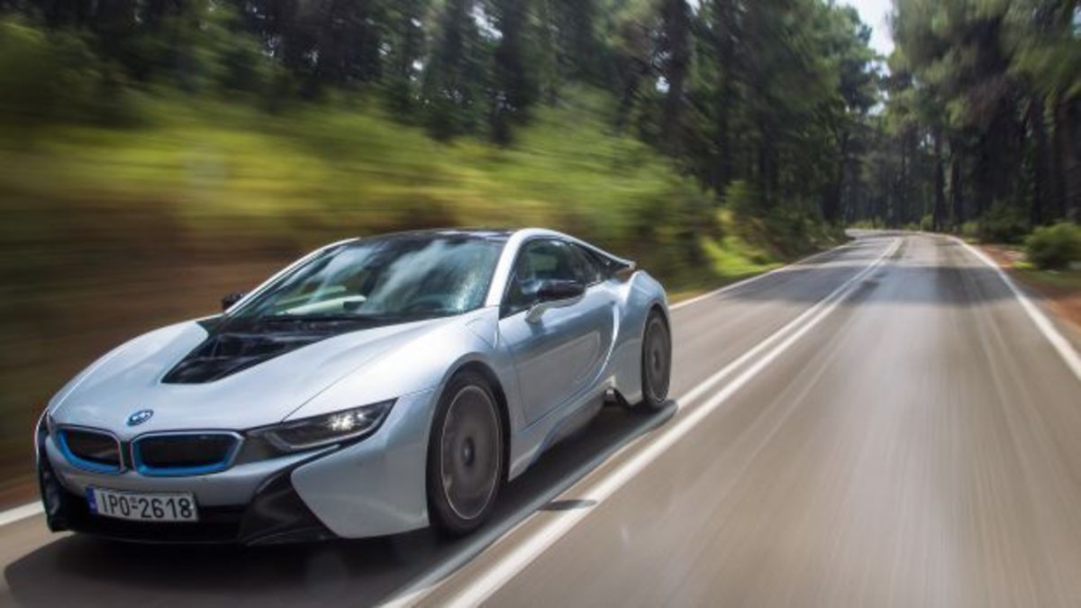 BMW i8: Δοκιμάζουμε στην Ελλάδα το supercar που «καίει» όσο μια 116i