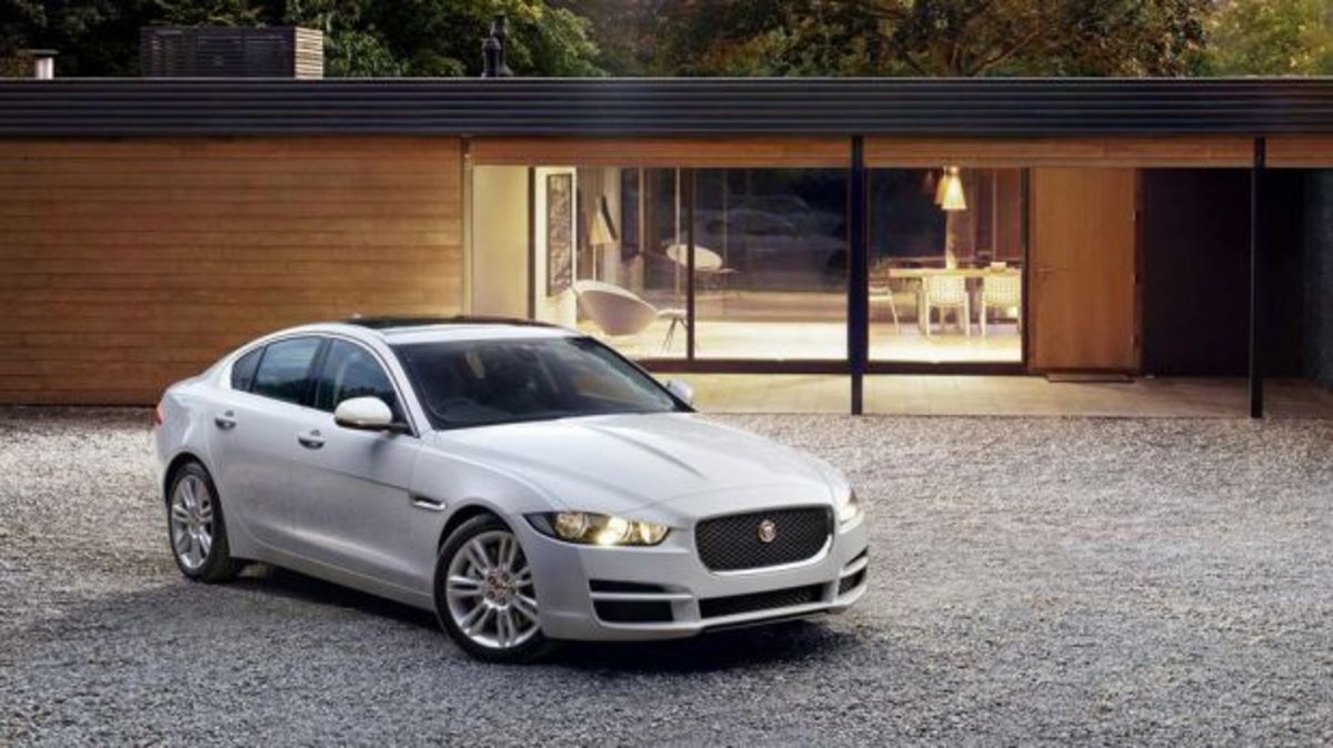 Nέα Jaguar XE με 2λιτρους κινητήρες βενζίνης και ντίζελ