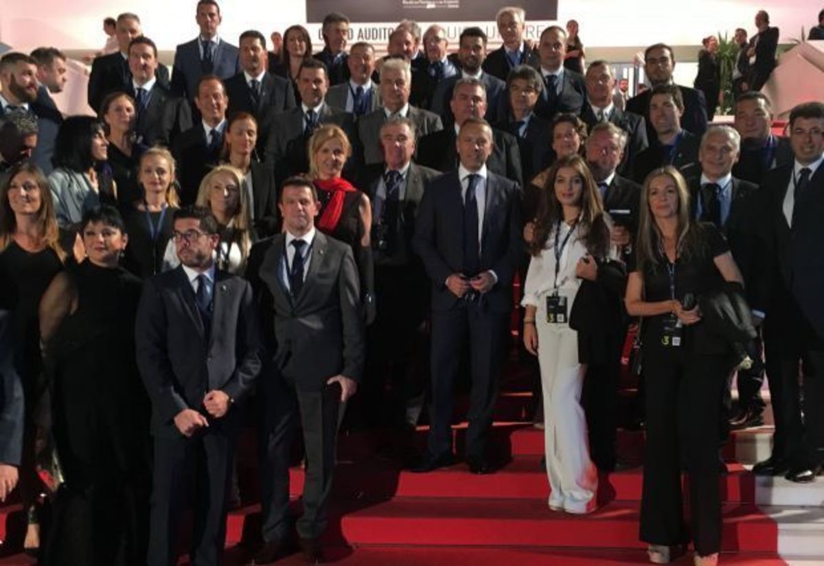 Κόκκινο χαλί στις Κάννες για το νέο Peugeot 3008 και τους Έλληνες διανομείς