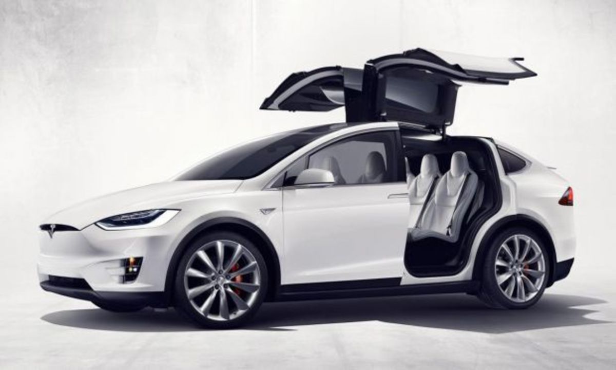 Αποκαλύφθηκε το πρώτο ηλεκτρικό SUV της Tesla