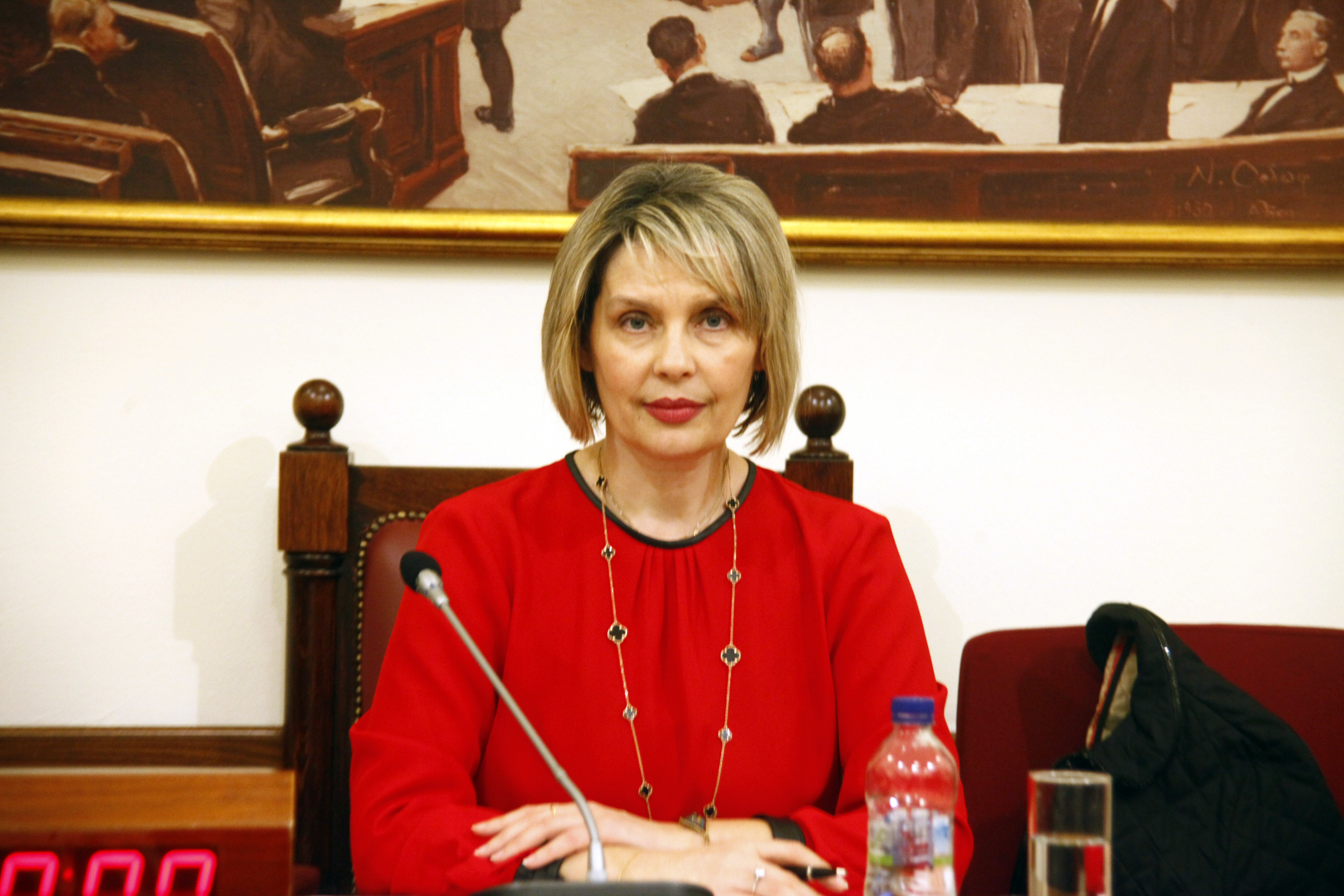 Παπακώστα: Να συγκληθεί η Ολομέλεια για τον σεξισμό στην Βουλή!