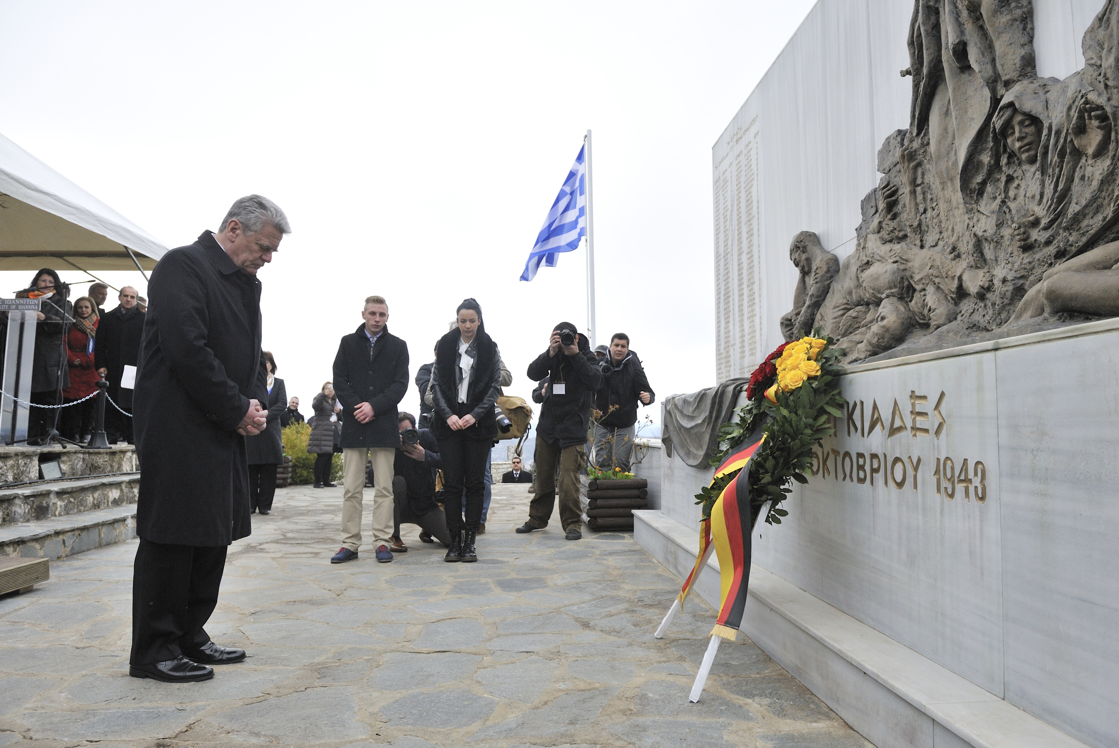 Γερμανός Πρόεδρος στους Λιγκιάδες: «Υποκλίνομαι στα θύματα του τερατώδους εγκλήματος και ζητώ «συγγνώμη» από τις οικογένειές τους»