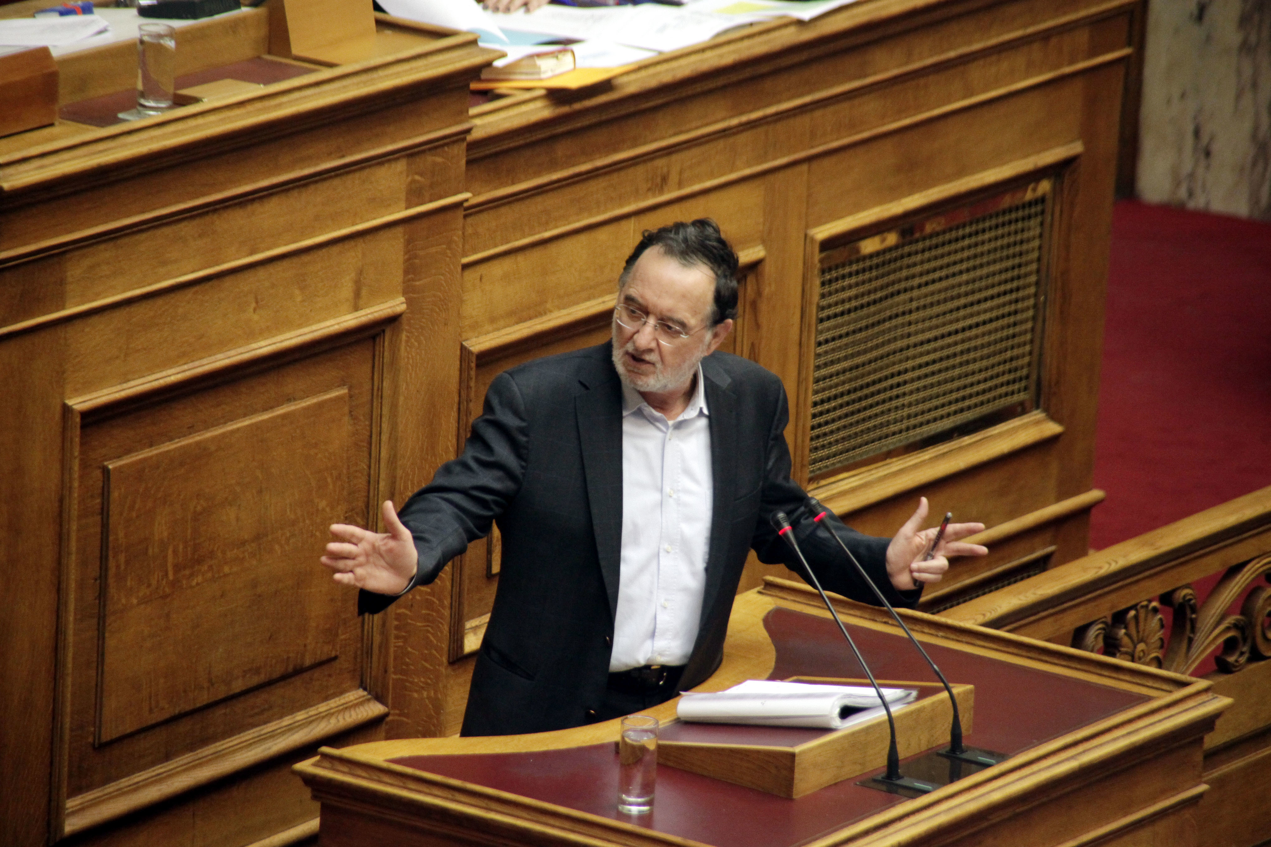 Νέα κόντρα στην Βουλη: Είστε δουλέμποροι και απολύετε τον κόσμο σωρηδόν