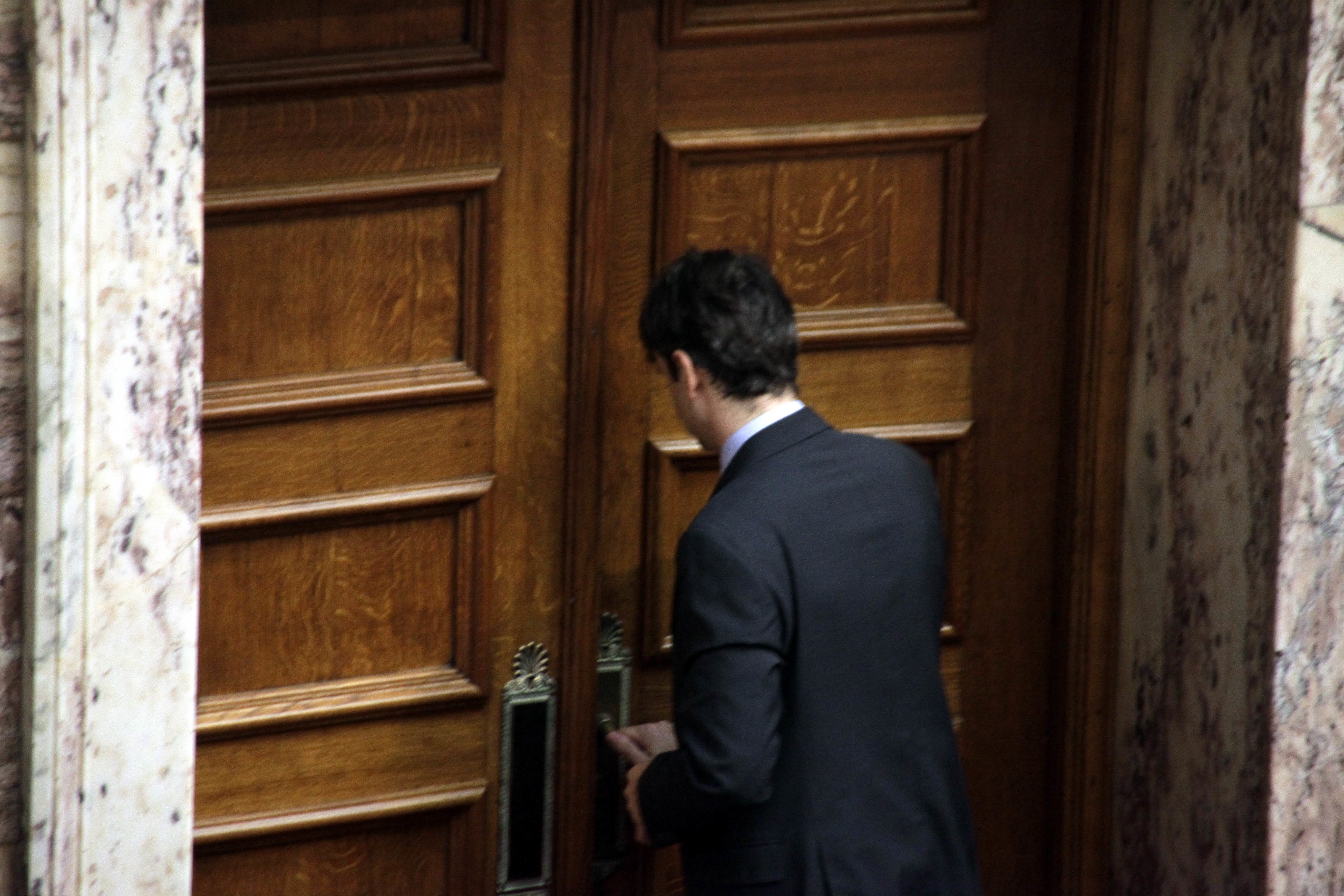 Όπισθεν ολοταχώς από Κυριάκο Μητσοτάκη – Πήρε πίσω το άρθρο 8!