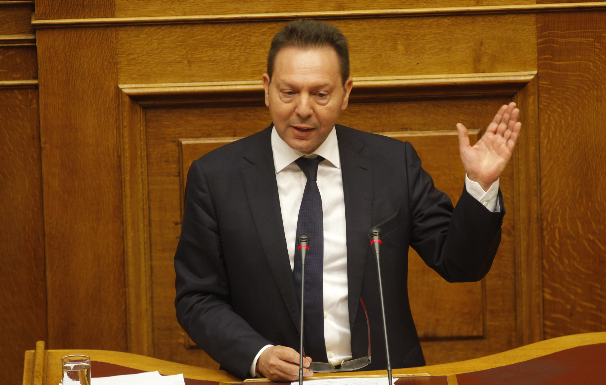 Μάχη Στουρνάρα – Δραγασάκη στην Βουλή