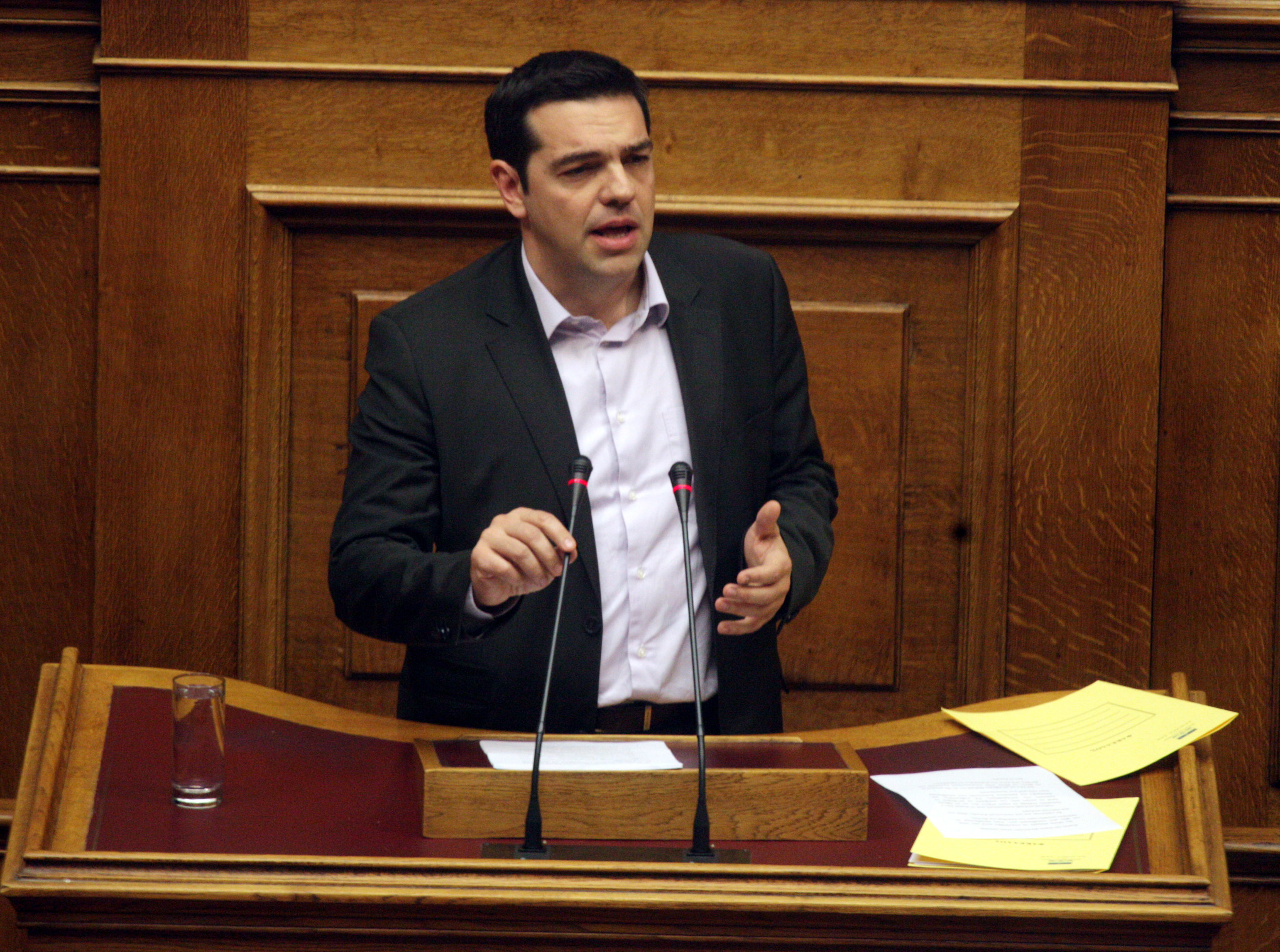 Τσίπρας: Λέτε ψέμματα ότι τα Μνημόνια τελείωσαν – Ο Σαμαράς δοξάζεται κρυπτόμενος