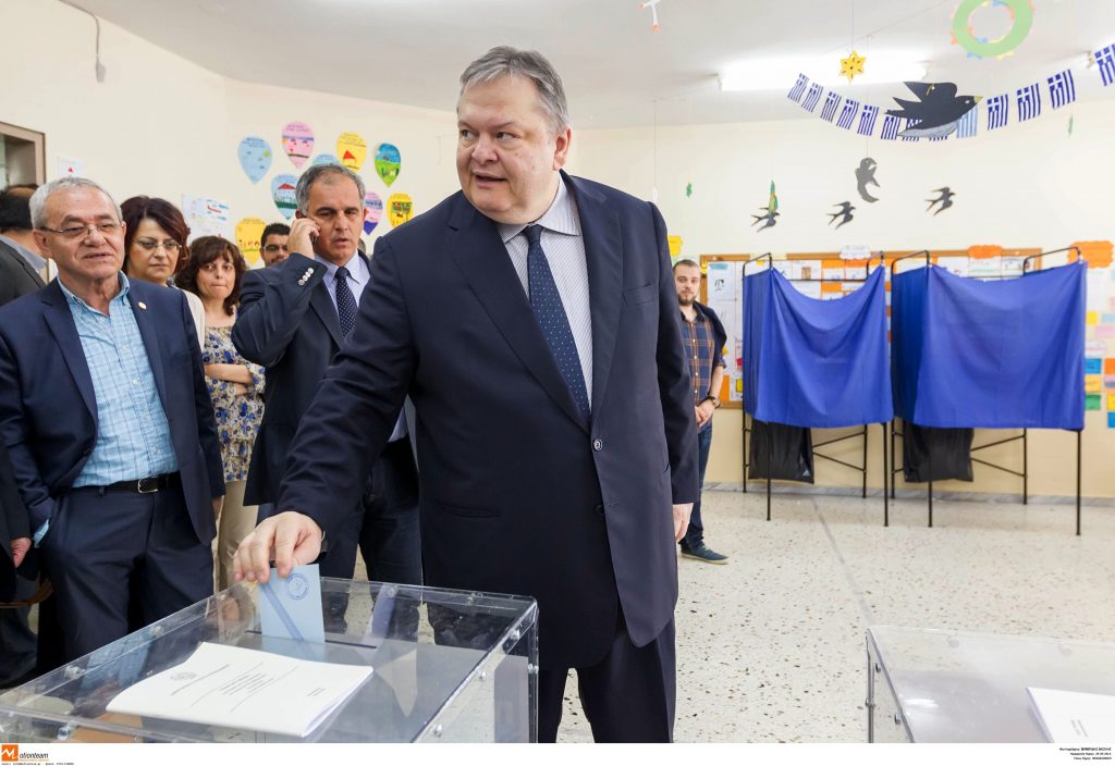 Βενιζέλος: Παραείναι προκλητική η επίθεση στα γραφεία του ΠΑΣΟΚ