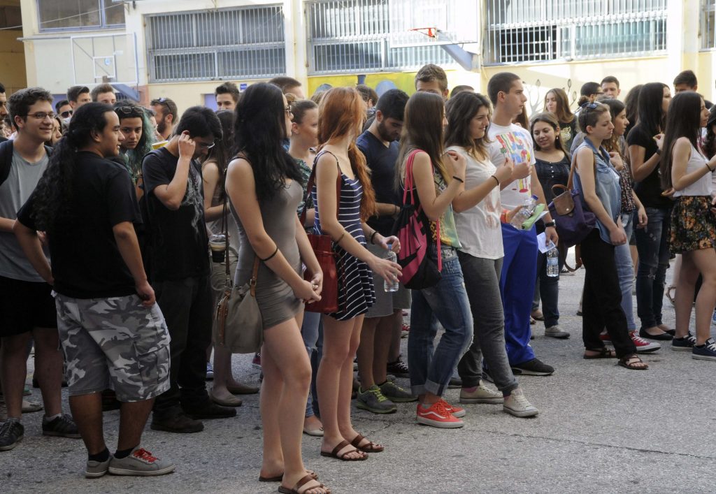 «Δεν βγαίνει» το υπουργείο Παιδείας για την Λευκή Εβδομάδα στα σχολεία μέσα στο 2015 – Ποιές αργίες κόβονται