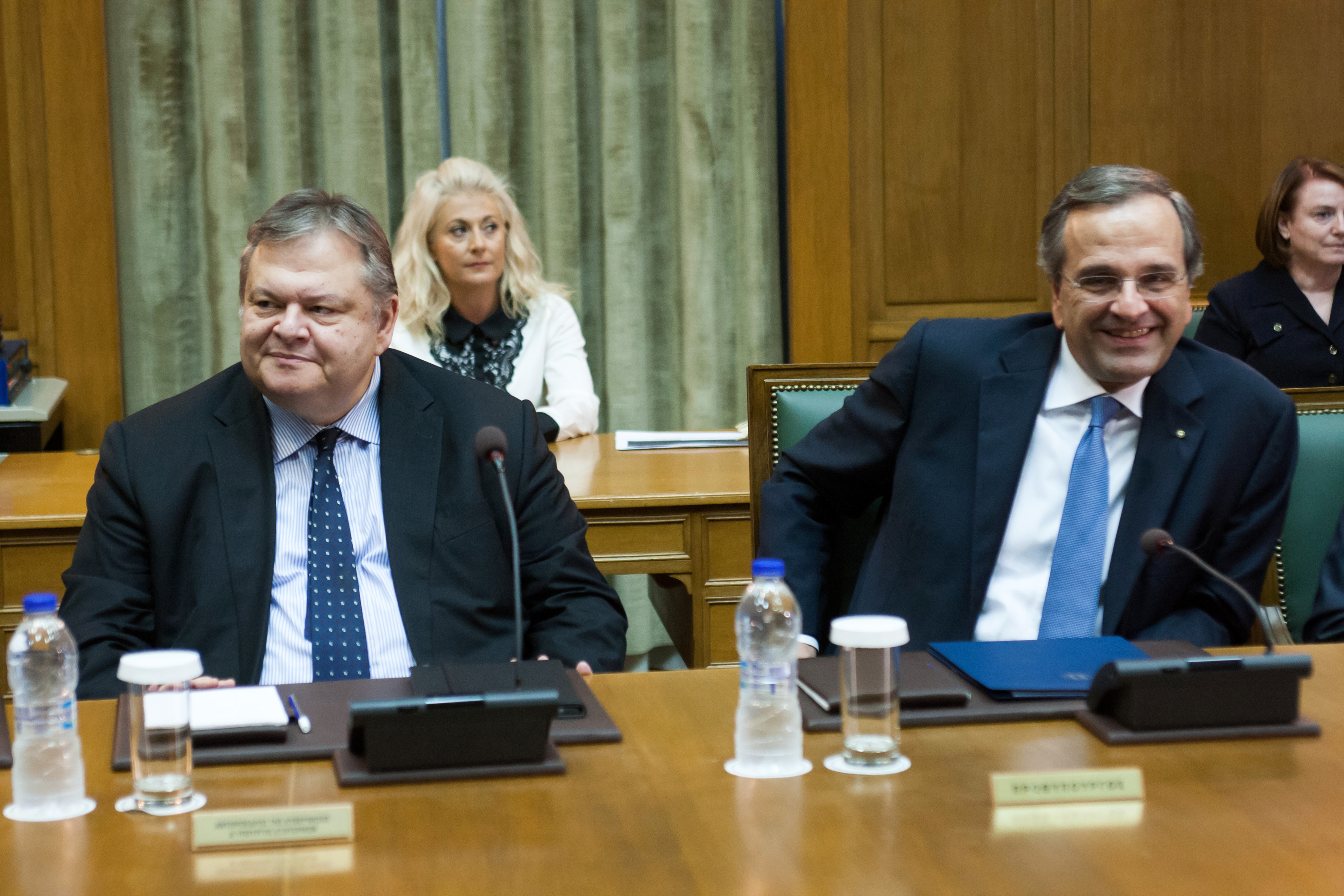 Σαμαράς-Βενιζέλος: Δεν ανοίγουν το ασφαλιστικό και τις ομαδικές απολύσεις