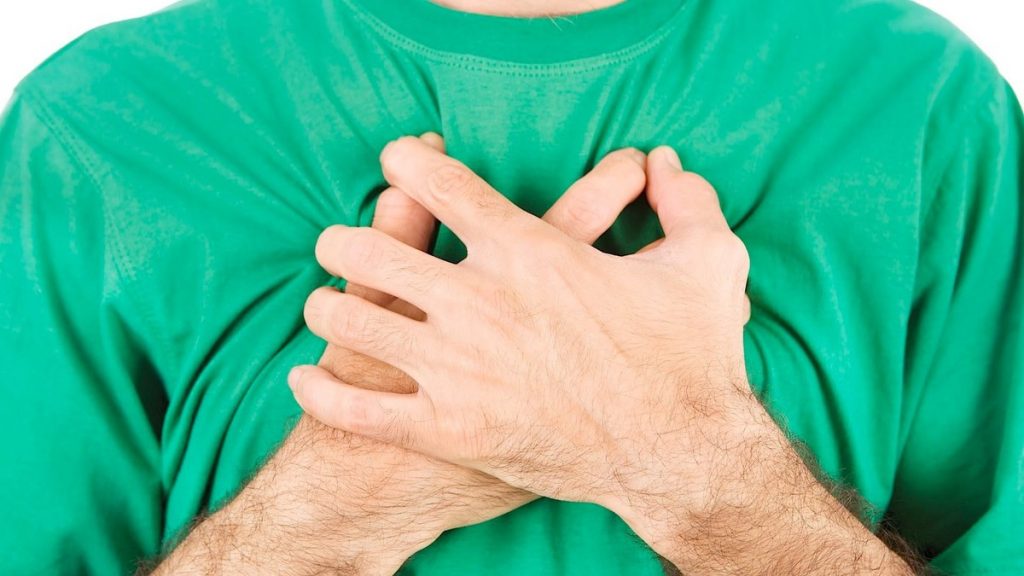 Πόνος στο στήθος: Όλες οι πιθανές αιτίες
