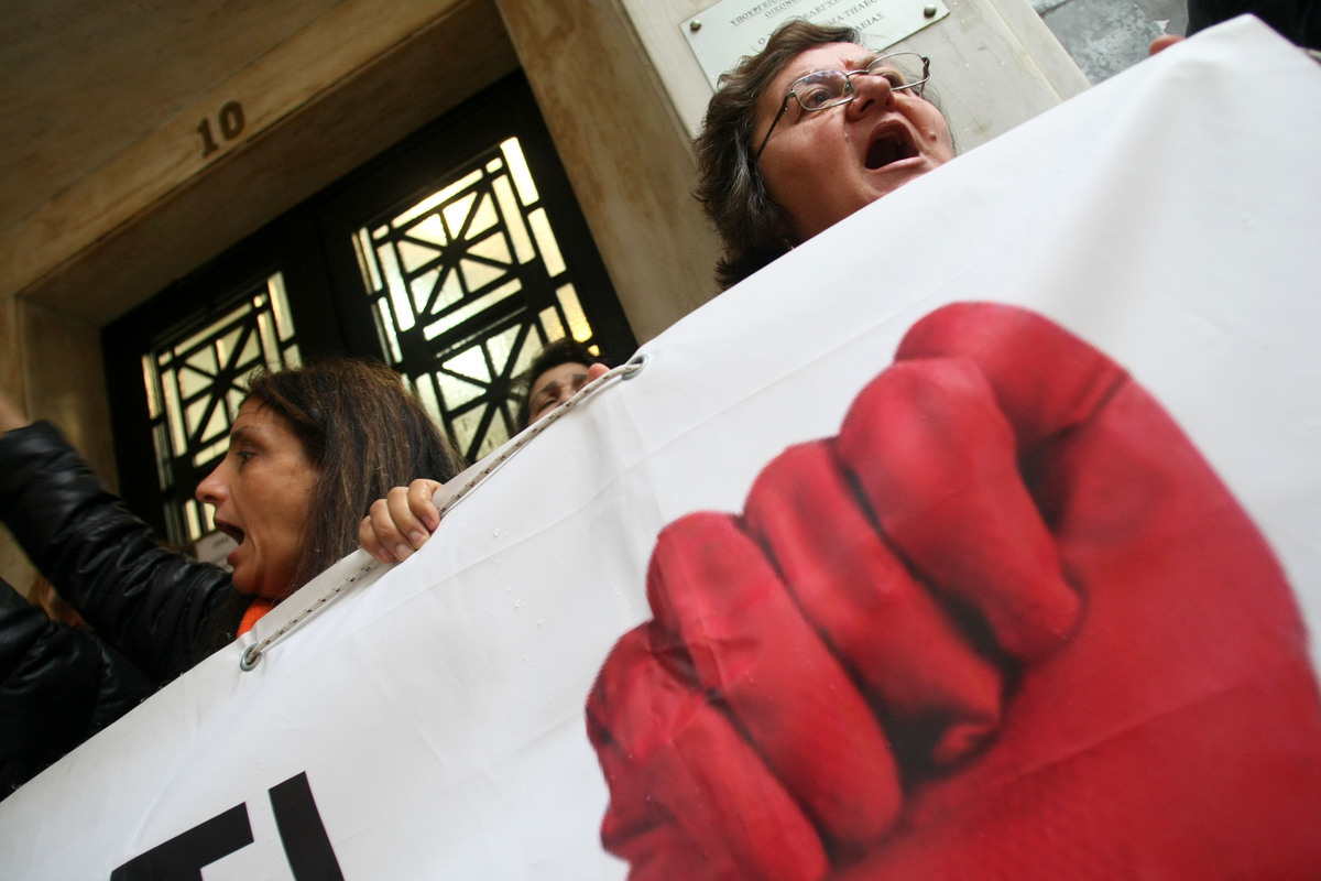 Αναβλήθηκε κοινή συναινέσει η προσφυγή των καθαριστριών στον Αρειο Πάγο