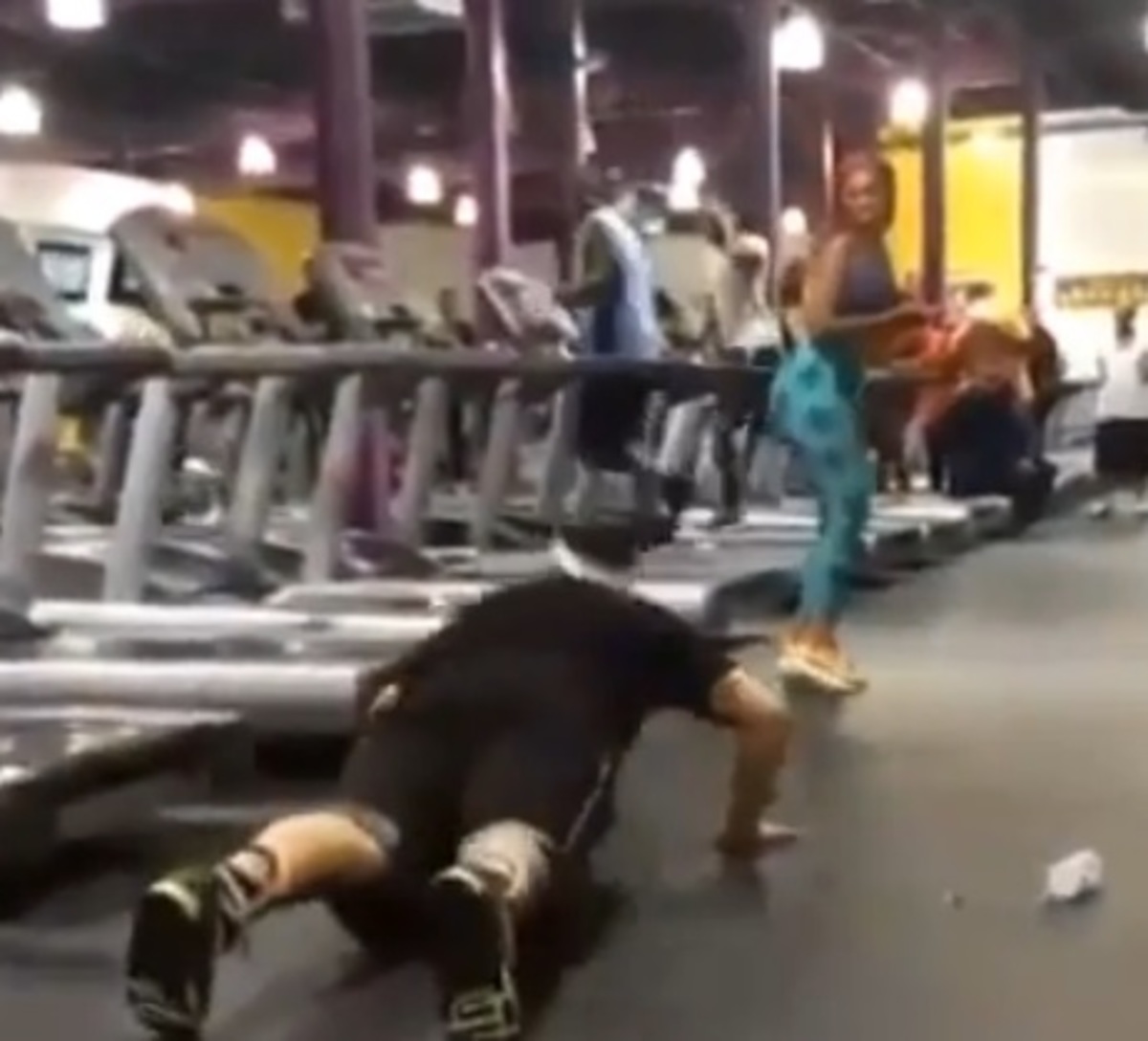 Ξεκαρδιστικό ατύχημα σε γυμναστήριο