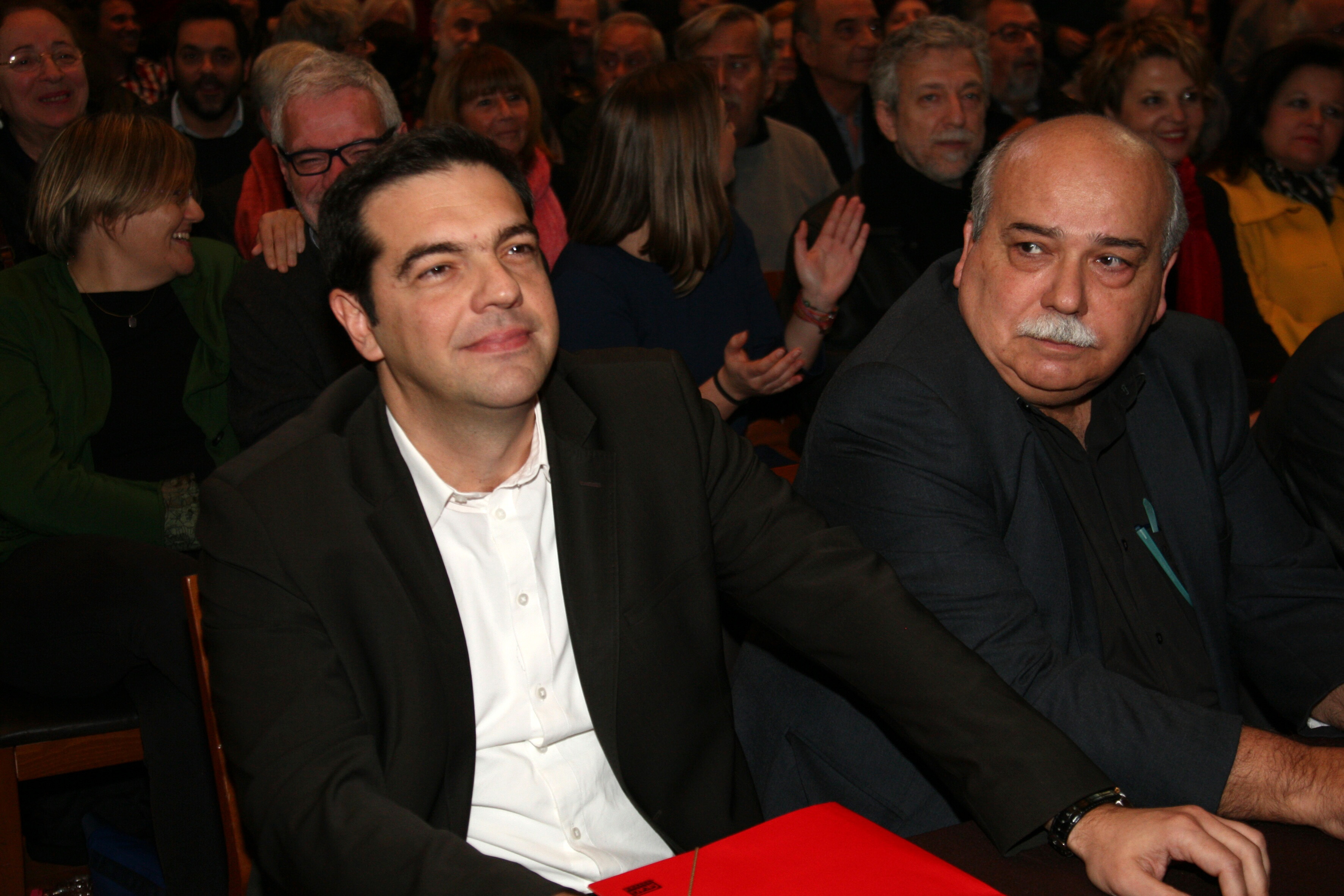Νεα δημοσκόπηση: Μπροστά ο ΣΥΡΙΖΑ με 4,5%