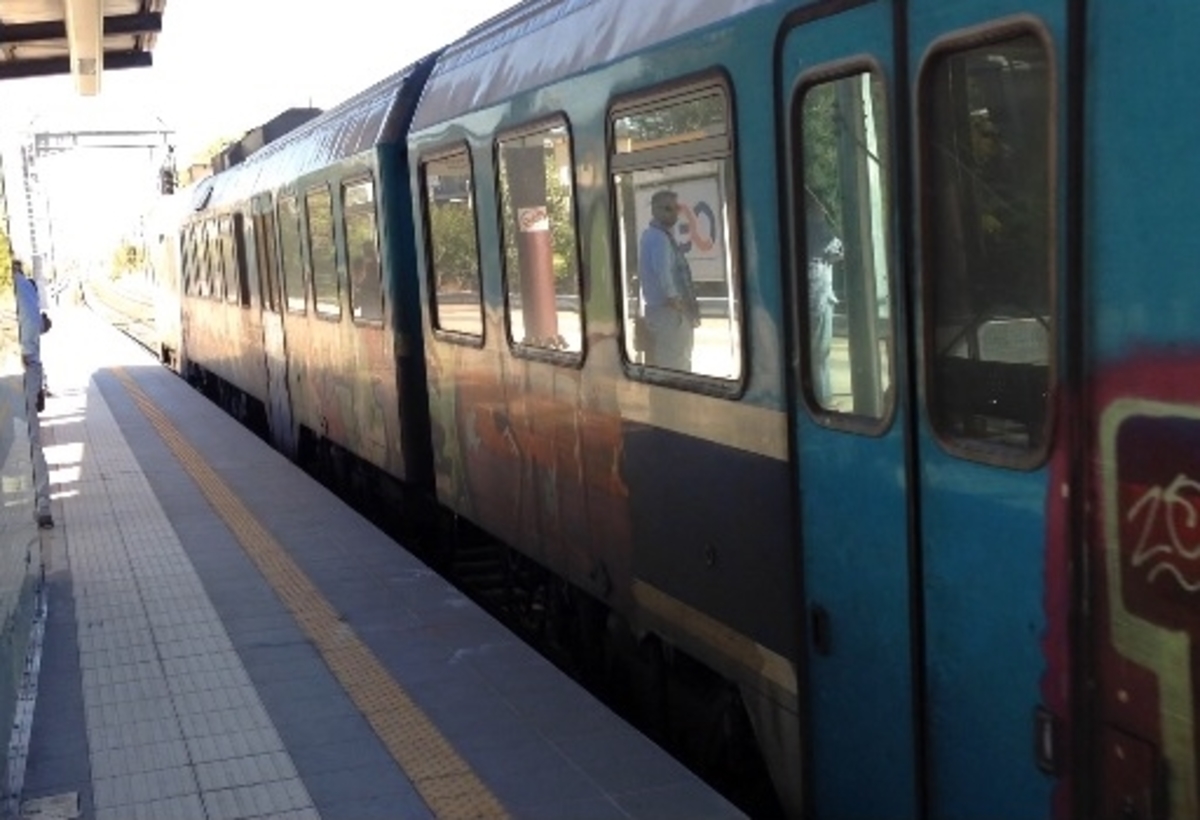 Εγκαίνια προαστιακού χωρίς ασανσέρ