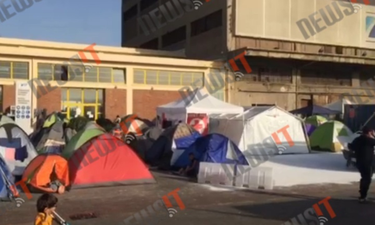 Ξημέρωμα προσφύγων στο λιμάνι