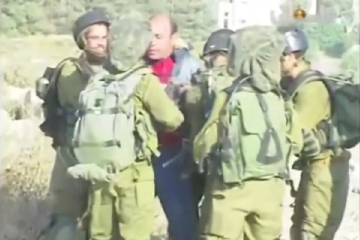 Στρατιώτες ξυλοκοπούν άοπλο άντρα